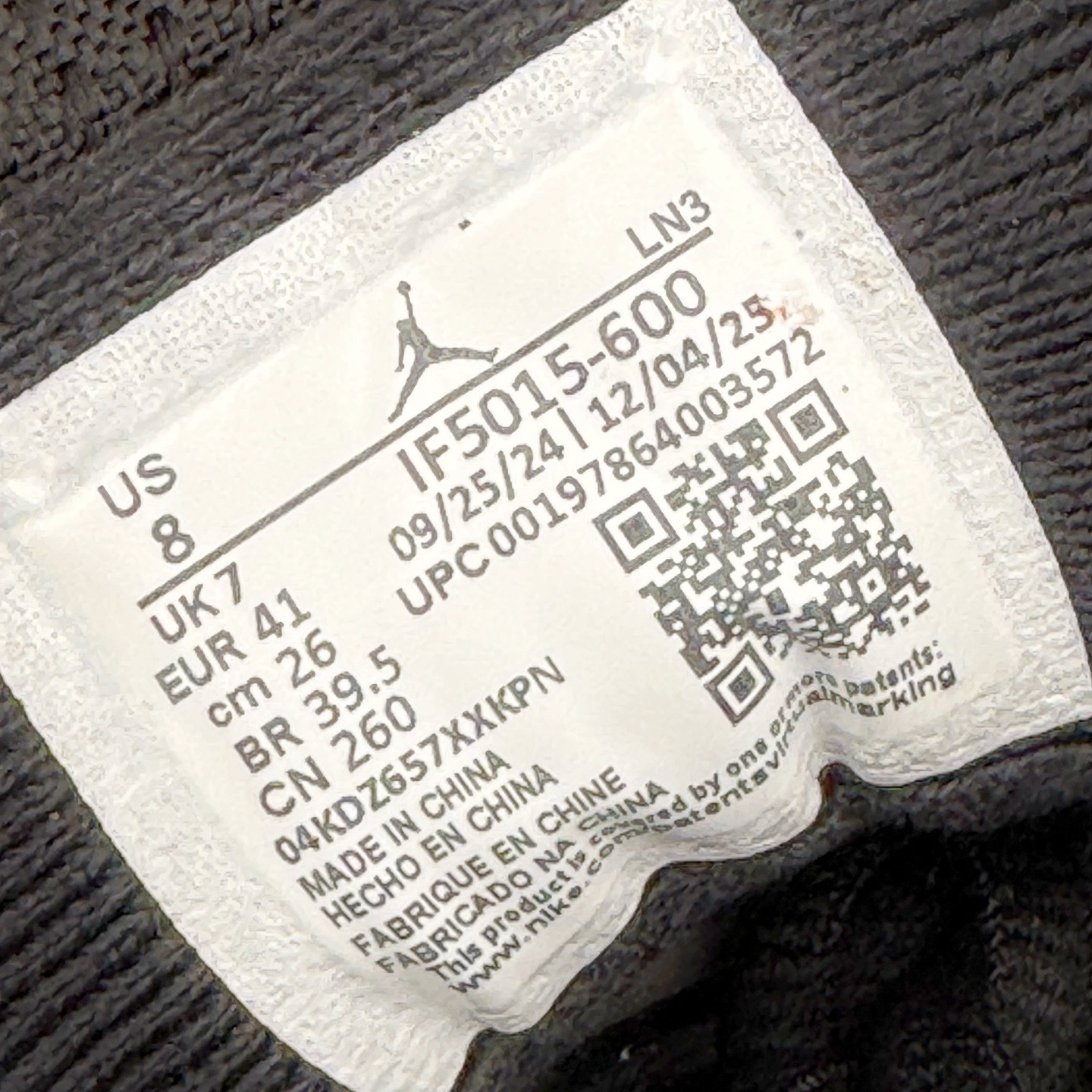 图片[18]-＃Kw纯原福利 Air Jordan AJ14 红色 IF5015-600 外贸特供批次 原楦原档案数据开模打造 原厂中底拉帮钢印 原盒原配 以法拉利 550 Maranello 为设计灵感 类似跑车的全新流线鞋型 鞋头的麂皮与鞋身的荔枝皮相结合 最具代表性的黑红配色 中底内侧开创性的透气孔设计 看起来与跑车的进气口如出一辙 盾牌造型更能让人们直接想到法拉利的 Logo 尺码：40 40.5 41 42 42.5 43 44 44.5 45 46 47.5-选品中心