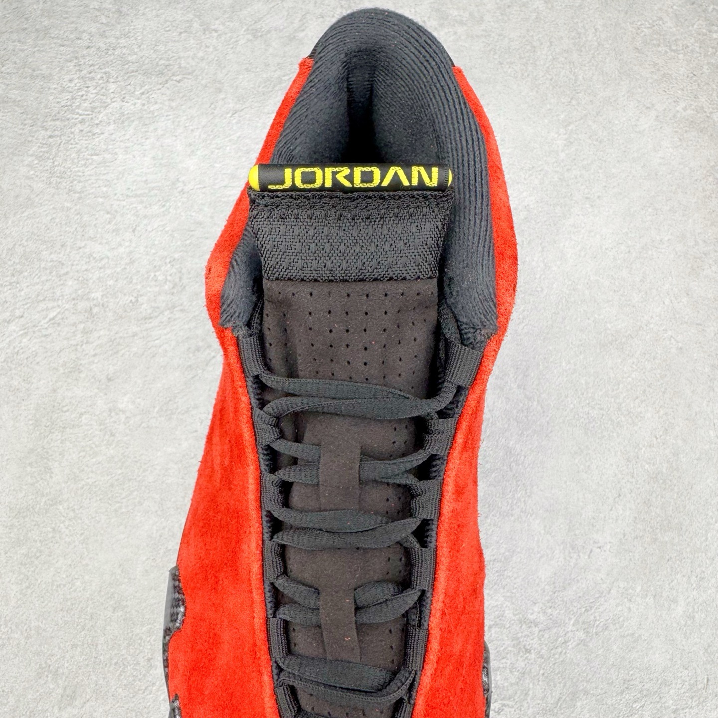图片[5]-＃Kw纯原福利 Air Jordan AJ14 红色 IF5015-600 外贸特供批次 原楦原档案数据开模打造 原厂中底拉帮钢印 原盒原配 以法拉利 550 Maranello 为设计灵感 类似跑车的全新流线鞋型 鞋头的麂皮与鞋身的荔枝皮相结合 最具代表性的黑红配色 中底内侧开创性的透气孔设计 看起来与跑车的进气口如出一辙 盾牌造型更能让人们直接想到法拉利的 Logo 尺码：40 40.5 41 42 42.5 43 44 44.5 45 46 47.5-选品中心