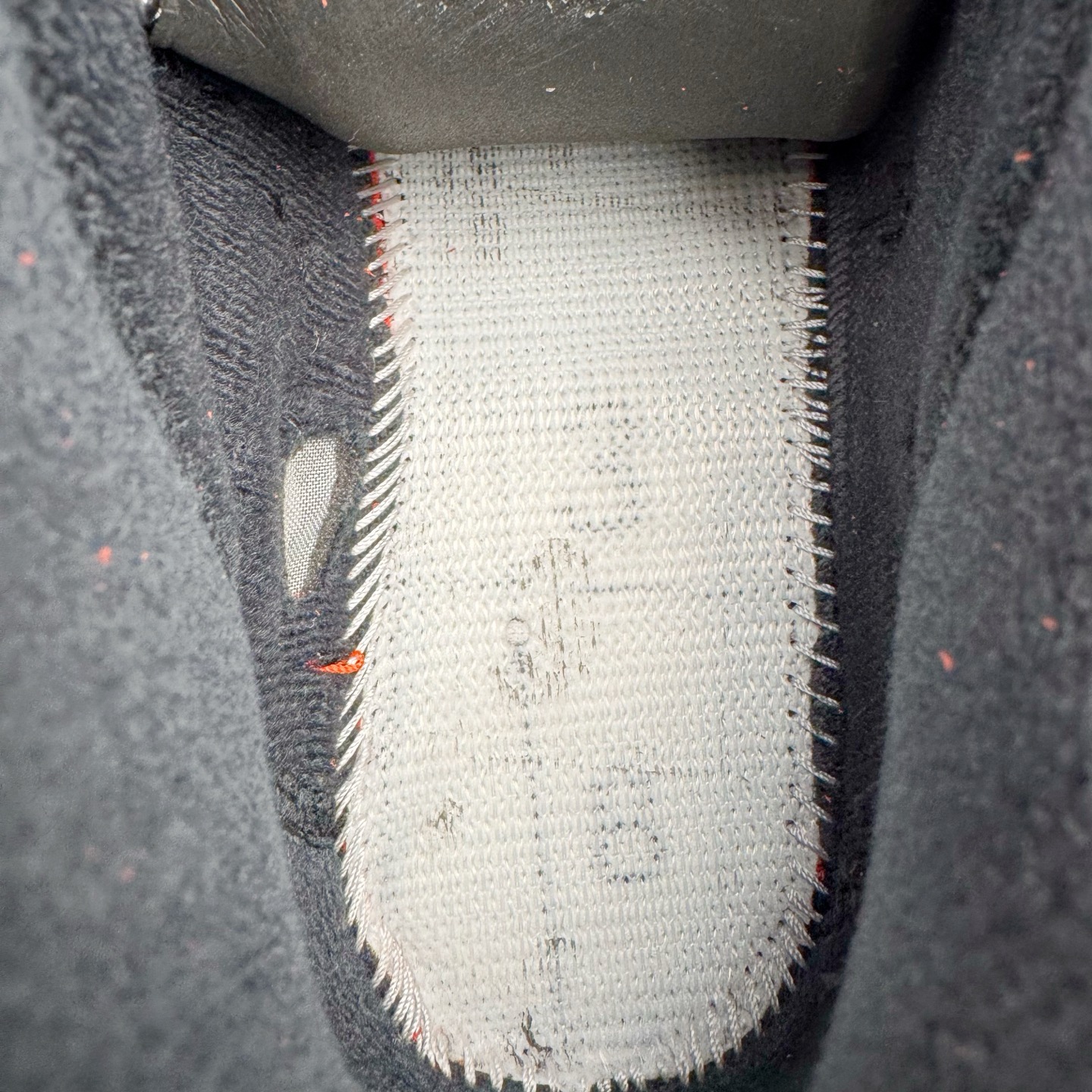 图片[19]-＃Kw纯原福利 Air Jordan AJ14 红色 IF5015-600 外贸特供批次 原楦原档案数据开模打造 原厂中底拉帮钢印 原盒原配 以法拉利 550 Maranello 为设计灵感 类似跑车的全新流线鞋型 鞋头的麂皮与鞋身的荔枝皮相结合 最具代表性的黑红配色 中底内侧开创性的透气孔设计 看起来与跑车的进气口如出一辙 盾牌造型更能让人们直接想到法拉利的 Logo 尺码：40 40.5 41 42 42.5 43 44 44.5 45 46 47.5-选品中心