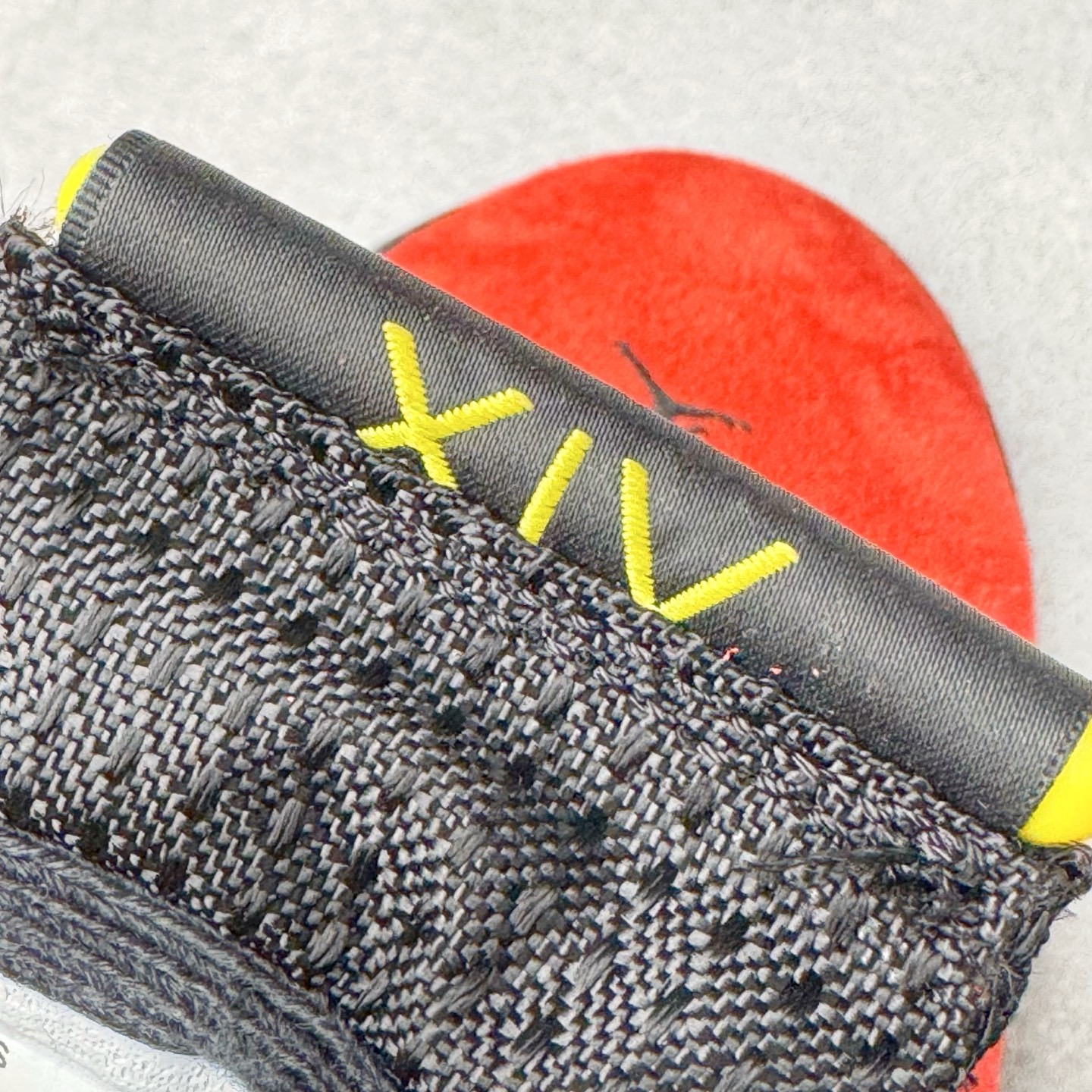 图片[20]-＃Kw纯原福利 Air Jordan AJ14 红色 IF5015-600 外贸特供批次 原楦原档案数据开模打造 原厂中底拉帮钢印 原盒原配 以法拉利 550 Maranello 为设计灵感 类似跑车的全新流线鞋型 鞋头的麂皮与鞋身的荔枝皮相结合 最具代表性的黑红配色 中底内侧开创性的透气孔设计 看起来与跑车的进气口如出一辙 盾牌造型更能让人们直接想到法拉利的 Logo 尺码：40 40.5 41 42 42.5 43 44 44.5 45 46 47.5-选品中心