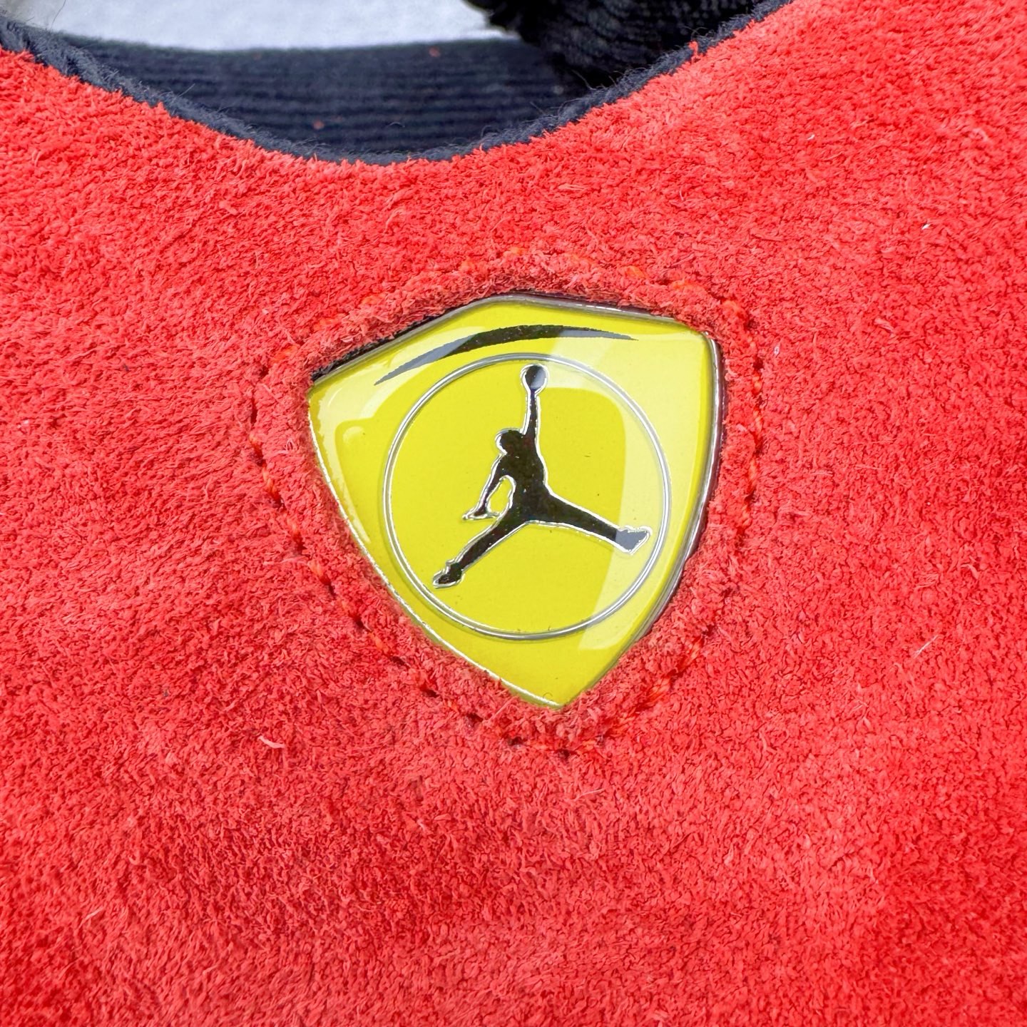 图片[14]-＃Kw纯原福利 Air Jordan AJ14 红色 IF5015-600 外贸特供批次 原楦原档案数据开模打造 原厂中底拉帮钢印 原盒原配 以法拉利 550 Maranello 为设计灵感 类似跑车的全新流线鞋型 鞋头的麂皮与鞋身的荔枝皮相结合 最具代表性的黑红配色 中底内侧开创性的透气孔设计 看起来与跑车的进气口如出一辙 盾牌造型更能让人们直接想到法拉利的 Logo 尺码：40 40.5 41 42 42.5 43 44 44.5 45 46 47.5-选品中心