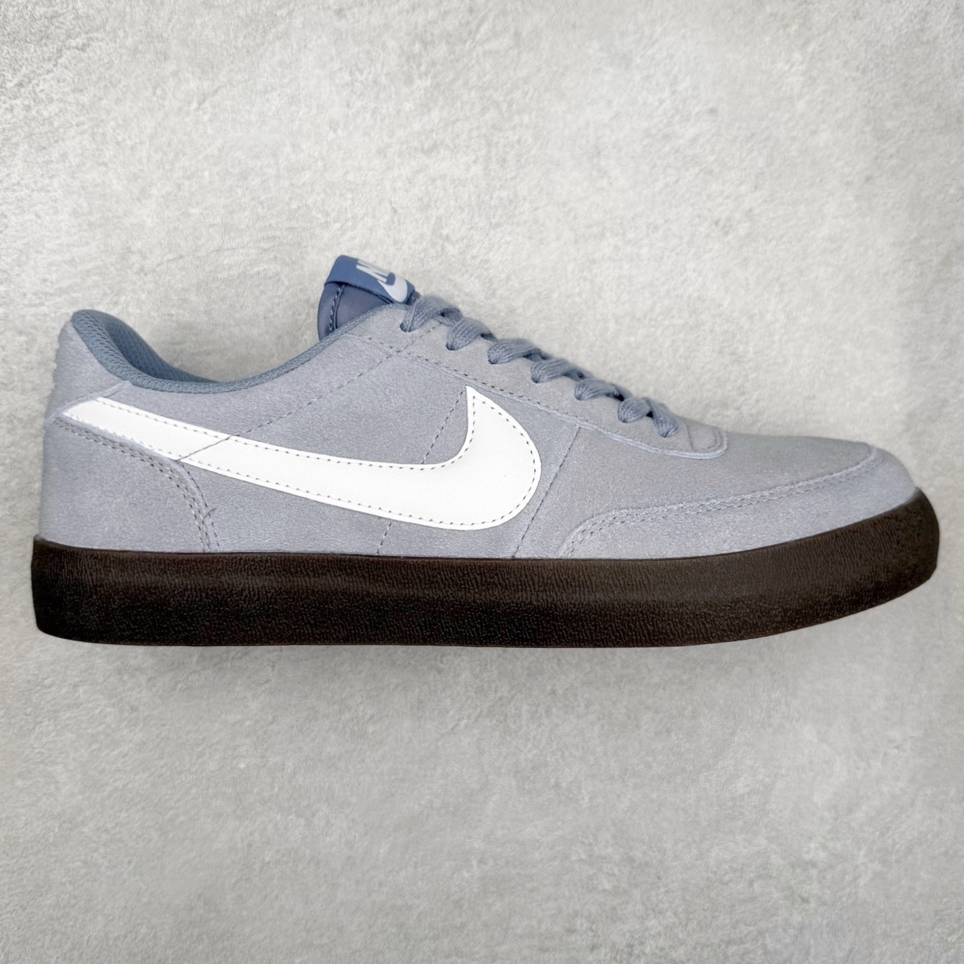 J.Crew x NK Killshot II Leather 联名复古板鞋 FQ8903-401 采用米白色皮革制作鞋身 Swoosh 点缀其中 最后搭载棕色生胶大底 流露出满满的复古气气息 尺码：36 36.5 37.5 38 38.5 39 40 40.5 41 42 42.5 43 44 44.5 45-选品中心