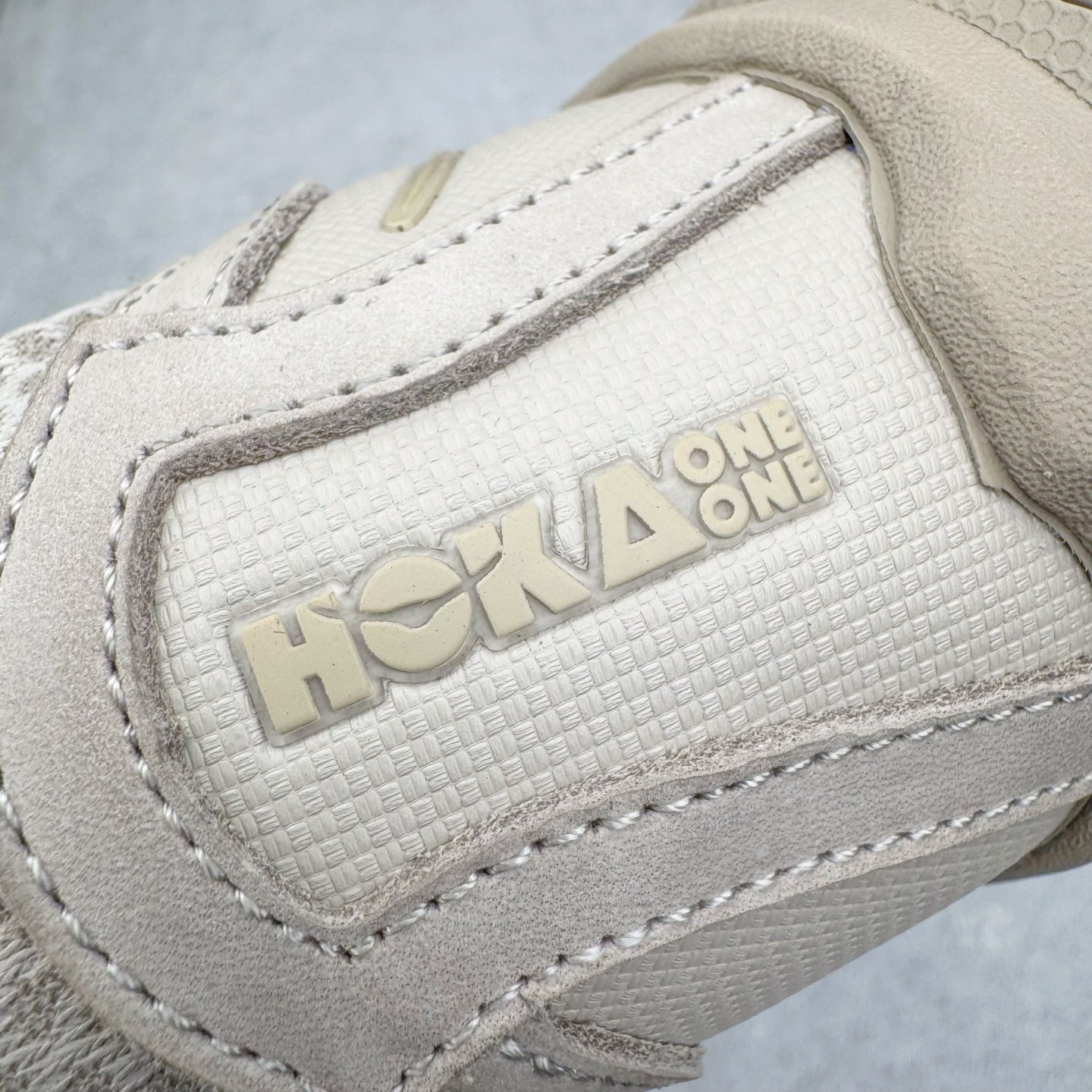 图片[16]-＃纯原 HOKA ONE ONE Tor Ultra Tor Low 托亚潮流高帮户外功能鞋 鞋款利用机能、户外、复古元素将都市型格与户外机能无缝结合 既能自由穿梭于城市的钢筋水泥之间 也能轻松演绎山系潮流搭配 全粒面皮革结合模压鞋口 提升持久耐穿度 直至鞋头的鞋带设计 舒适灵活的调节 搭配鞋头处HOKA ONE ONE飞翼纹饰 营造了个性十足的张扬气场 Tor Ultra 配备 Vibram® 鞋底与 EVA 和RMAT® 中底 给穿著者最佳的抓地力及舒适性 另外中底的金属摇杆可稳定脚部行程 当走过崎岖山路时依然让脚部得到平稳的感觉 而整对鞋以皮革和耐用尼龙布材打造 与坚固的鞋底相结合 可以牢固地支撑脚部和脚踝 另外外层搭载的Event技术 保持鞋履防水以及鞋内透气作用 尺码：36 36.5 37.5 38 38.5 39 40 40.5 41 42 42.5 43 44 44.5 45 46-选品中心