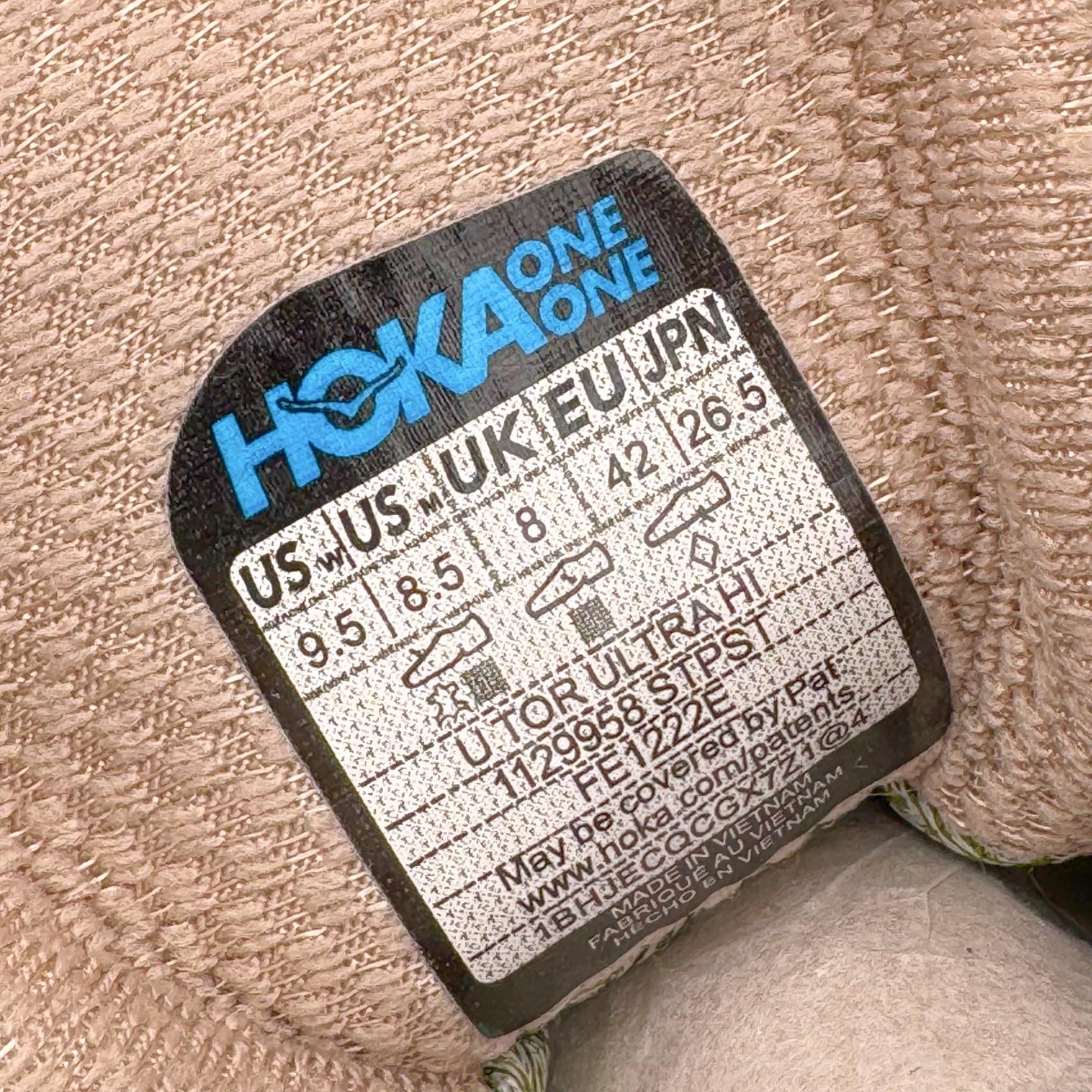 图片[10]-＃纯原 HOKA ONE ONE Tor Ultra Tor Low 托亚潮流高帮户外功能鞋 鞋款利用机能、户外、复古元素将都市型格与户外机能无缝结合 既能自由穿梭于城市的钢筋水泥之间 也能轻松演绎山系潮流搭配 全粒面皮革结合模压鞋口 提升持久耐穿度 直至鞋头的鞋带设计 舒适灵活的调节 搭配鞋头处HOKA ONE ONE飞翼纹饰 营造了个性十足的张扬气场 Tor Ultra 配备 Vibram® 鞋底与 EVA 和RMAT® 中底 给穿著者最佳的抓地力及舒适性 另外中底的金属摇杆可稳定脚部行程 当走过崎岖山路时依然让脚部得到平稳的感觉 而整对鞋以皮革和耐用尼龙布材打造 与坚固的鞋底相结合 可以牢固地支撑脚部和脚踝 另外外层搭载的Event技术 保持鞋履防水以及鞋内透气作用 尺码：36 36.5 37.5 38 38.5 39 40 40.5 41 42 42.5 43 44 44.5 45 46-选品中心