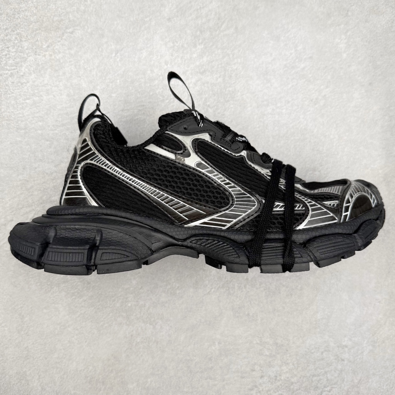 ＃福利特价 BALENCIAGA 3XL Sneakers 巴黎世家十代网布系带低帮走秀复古老爹鞋 全套原纸板楦头开发 最原汁原味的灵魂版型 全鞋荧光划线卡点 胶水把控整洁度追求极致完美 每一双都是工艺品 多重QC质检 超越公司货的品控标准 实实在在的免检产品 原盒原配 正确字体电绣 粗细、位置、大小正确 侧边TPU 透气孔匹配意产原版 正确分离大底 TPU软底 原版一致大底LOGO 立体感十足 原厂皮料水洗做旧 采购原厂网纱 不含皮革 网布材料和聚氨酯 磨损效果 鞋头边缘和后帮 Balenciaga 徽标 鞋面和后跟凸印尺码 鞋舌 3XL 橡胶品牌标识和反光细节 鞋帮拉袢和鞋舌拉祥 配反光细节 备用鞋带在鞋履前侧 可在穿着前取下 便于不同造型搭配 偏大一码 尺码：35 36 37 38 39 40 41 42 43 44 45 46-选品中心