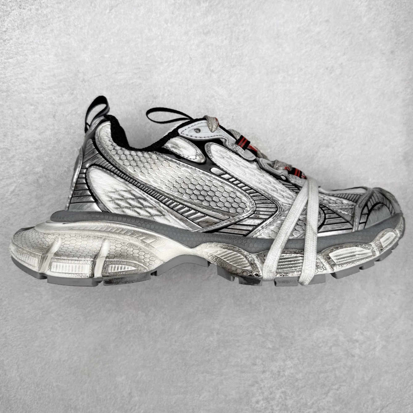 ＃福利特价 BALENCIAGA 3XL Sneakers 巴黎世家十代网布系带低帮走秀复古老爹鞋 全套原纸板楦头开发 最原汁原味的灵魂版型 全鞋荧光划线卡点 胶水把控整洁度追求极致完美 每一双都是工艺品 多重QC质检 超越公司货的品控标准 实实在在的免检产品 原盒原配 正确字体电绣 粗细、位置、大小正确 侧边TPU 透气孔匹配意产原版 正确分离大底 TPU软底 原版一致大底LOGO 立体感十足 原厂皮料水洗做旧 采购原厂网纱 不含皮革 网布材料和聚氨酯 磨损效果 鞋头边缘和后帮 Balenciaga 徽标 鞋面和后跟凸印尺码 鞋舌 3XL 橡胶品牌标识和反光细节 鞋帮拉袢和鞋舌拉祥 配反光细节 备用鞋带在鞋履前侧 可在穿着前取下 便于不同造型搭配 偏大一码 尺码：35 36 37 38 39 40 41 42 43 44 45 46-选品中心