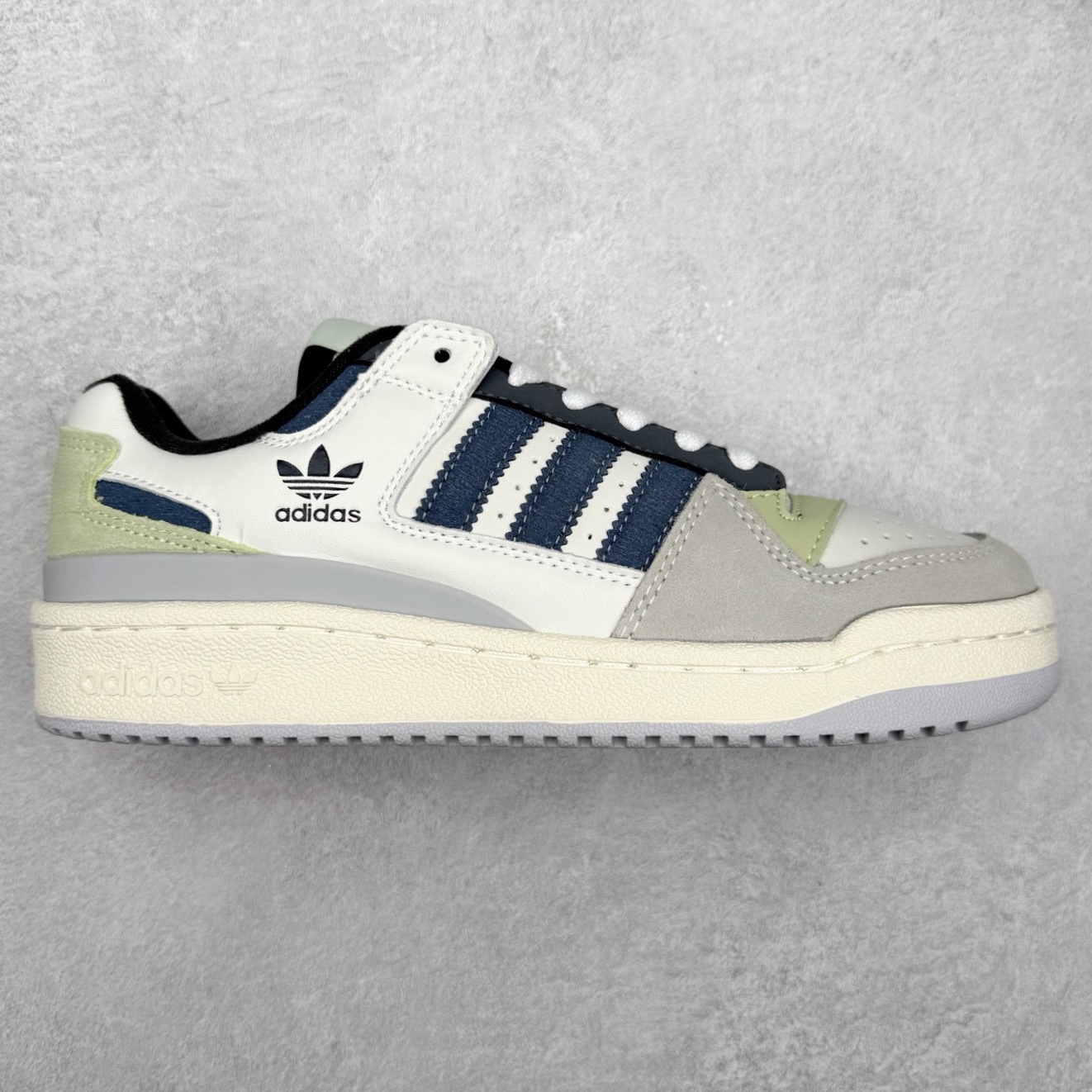 #福利特价 AD Forum 84 Low OG 低帮百搭潮流休闲运动板鞋 以复古篮球鞋的外形为基础 采用皮革拼接 简约百搭 更加贴合舒适 中底内侧网格造型起到点睛之笔 外底橡胶 更显复古 尺码:36 36.5 37.5 38 38.5 39 40 40.5 41 42 42.5 43 44 44.5 45-选品中心