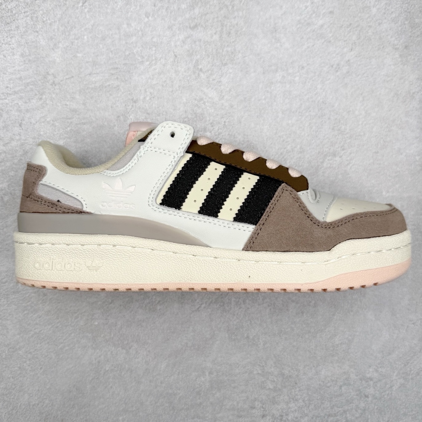 图片[3]-＃福利特价 AD Forum 84 Low OG 低帮百搭潮流休闲运动板鞋 以复古篮球鞋的外形为基础 采用皮革拼接 简约百搭 更加贴合舒适 中底内侧网格造型起到点睛之笔 外底橡胶 更显复古 尺码：36 36.5 37.5 38 38.5 39 40 40.5 41 42 42.5 43 44 44.5 45-选品中心