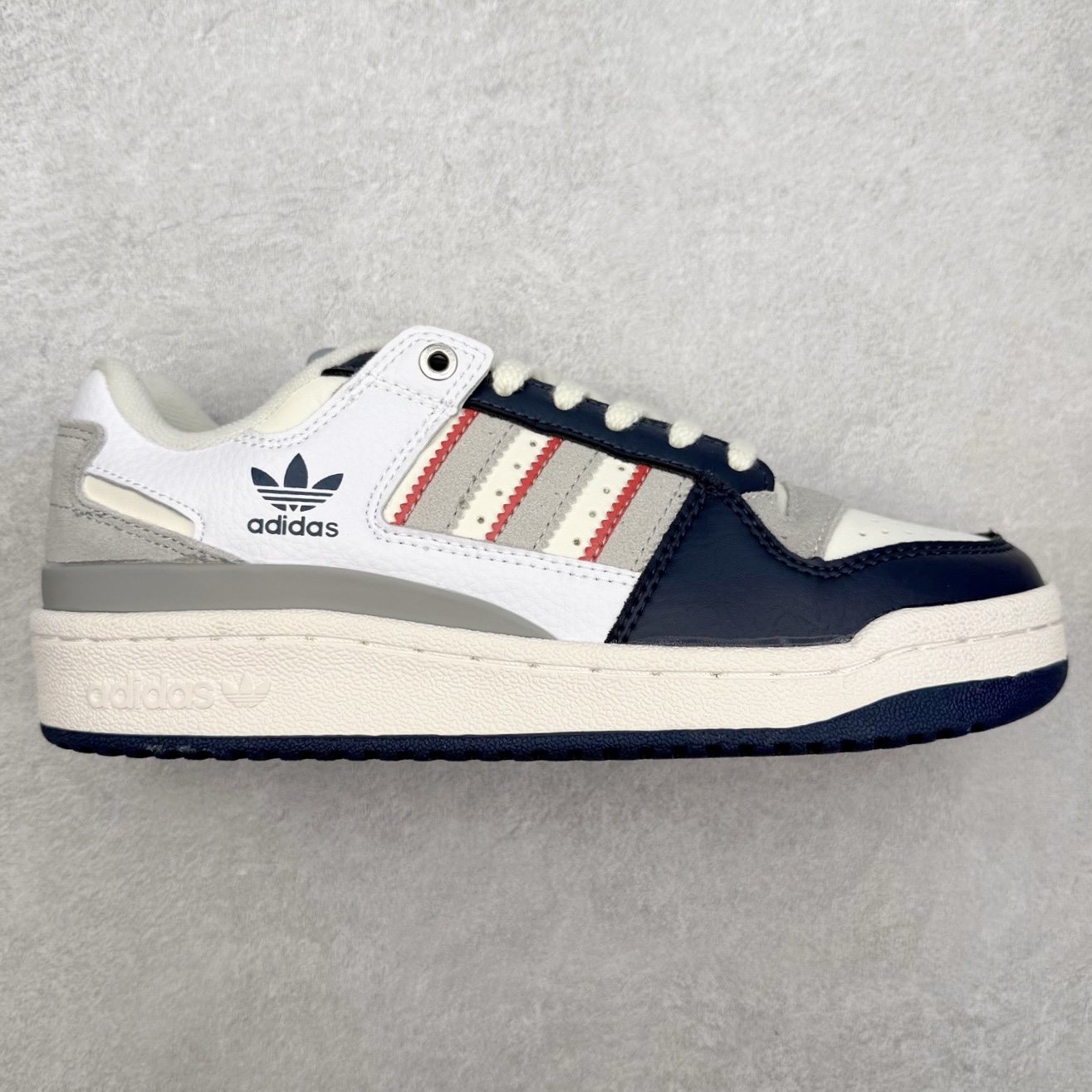 图片[4]-＃福利特价 AD Forum 84 Low OG 低帮百搭潮流休闲运动板鞋 以复古篮球鞋的外形为基础 采用皮革拼接 简约百搭 更加贴合舒适 中底内侧网格造型起到点睛之笔 外底橡胶 更显复古 尺码：36 36.5 37.5 38 38.5 39 40 40.5 41 42 42.5 43 44 44.5 45-选品中心