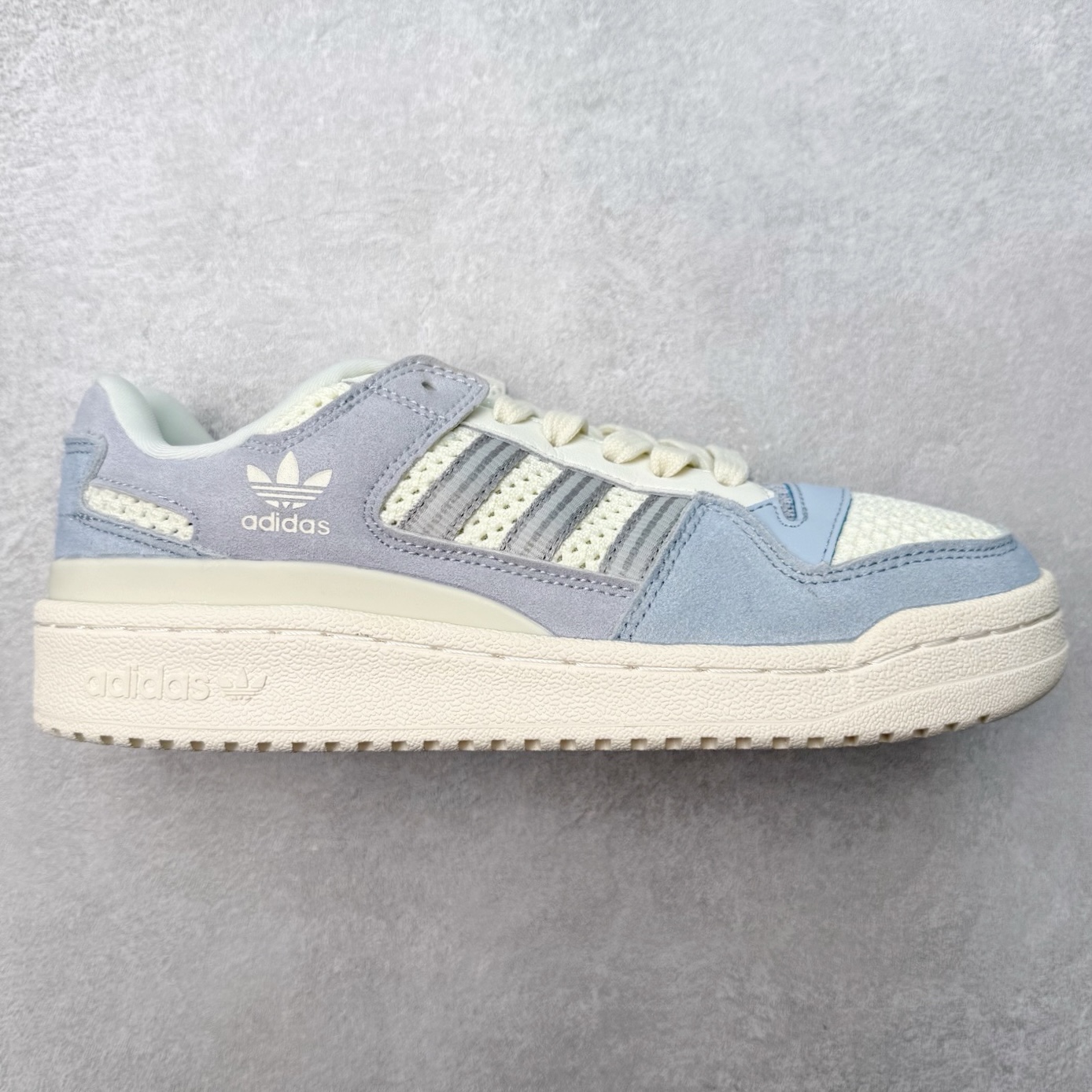 图片[6]-＃福利特价 AD Forum 84 Low OG 低帮百搭潮流休闲运动板鞋 以复古篮球鞋的外形为基础 采用皮革拼接 简约百搭 更加贴合舒适 中底内侧网格造型起到点睛之笔 外底橡胶 更显复古 尺码：36 36.5 37.5 38 38.5 39 40 40.5 41 42 42.5 43 44 44.5 45-选品中心