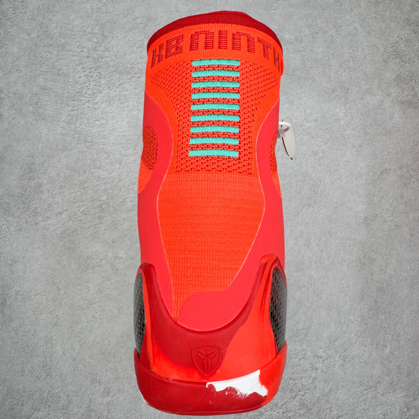 图片[8]-＃灭世纯原 NK KOBE 9 ELITE PROTRO \\\”科比9代精英高帮 圣诞红 FZ7335-600 2025曼巴年🐍重磅新品 市场最强科比9代精英版 独家出货 ✅原楦打造灵动版型 鞋头➕腰身➕后跟 360°无死角 ✅原厂工艺3层立体编织flyknit鞋面 厚度同步ZP吊打市场“纯原” ✅原厂碳板加持 立体感区分市场货品 ✅区分市场货品🌪过验级拉帮细节 ✅内置全新复刻版中底鞋垫 REACT缓震 密度增加抗衰减 ✅针对海外市场增加 47.5 满足精英选手实战需求 最强科9 灭世制造 用实力让情怀落地 👊🏻 实拍调校N版已经零色差零失真 百分百还原实物色彩所见即所得 不存在货不对板色差等低级问题 选购参考实物拍摄 不混卖不参货 只用心做好货严格选品 承诺混一赔十 尺码：39 40 40.5 41 42 42.5 43 44 44.5 45 46 47.5-选品中心