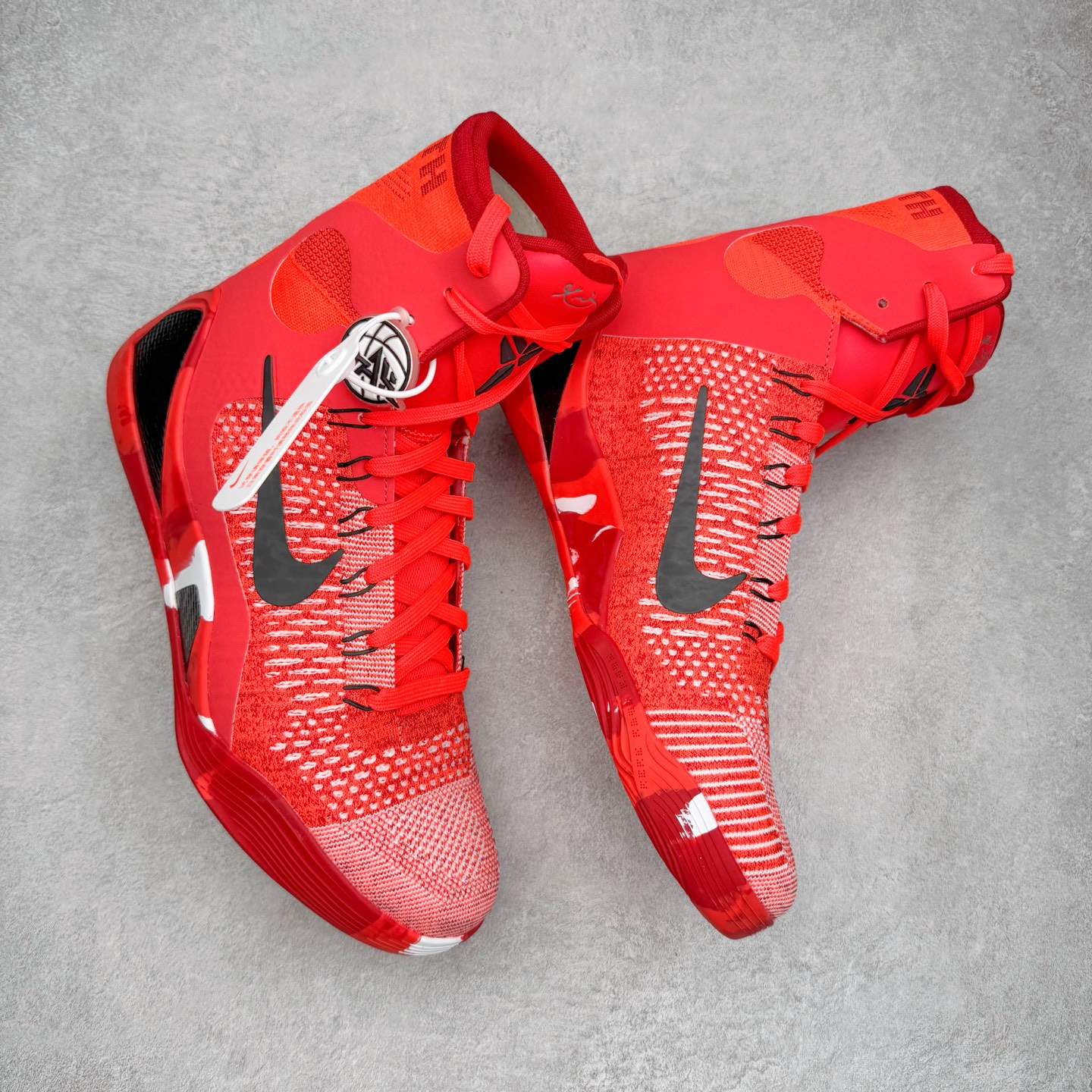 图片[3]-＃灭世纯原 NK KOBE 9 ELITE PROTRO \\\”科比9代精英高帮 圣诞红 FZ7335-600 2025曼巴年🐍重磅新品 市场最强科比9代精英版 独家出货 ✅原楦打造灵动版型 鞋头➕腰身➕后跟 360°无死角 ✅原厂工艺3层立体编织flyknit鞋面 厚度同步ZP吊打市场“纯原” ✅原厂碳板加持 立体感区分市场货品 ✅区分市场货品🌪过验级拉帮细节 ✅内置全新复刻版中底鞋垫 REACT缓震 密度增加抗衰减 ✅针对海外市场增加 47.5 满足精英选手实战需求 最强科9 灭世制造 用实力让情怀落地 👊🏻 实拍调校N版已经零色差零失真 百分百还原实物色彩所见即所得 不存在货不对板色差等低级问题 选购参考实物拍摄 不混卖不参货 只用心做好货严格选品 承诺混一赔十 尺码：39 40 40.5 41 42 42.5 43 44 44.5 45 46 47.5-选品中心