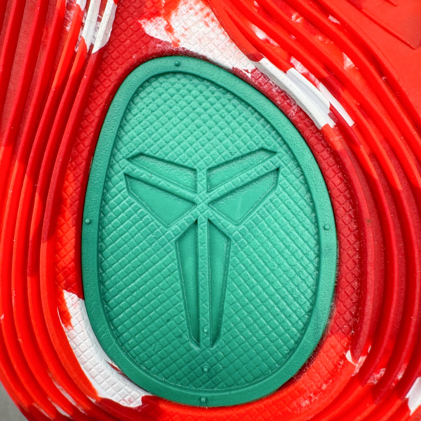 图片[19]-＃灭世纯原 NK KOBE 9 ELITE PROTRO \\\”科比9代精英高帮 圣诞红 FZ7335-600 2025曼巴年🐍重磅新品 市场最强科比9代精英版 独家出货 ✅原楦打造灵动版型 鞋头➕腰身➕后跟 360°无死角 ✅原厂工艺3层立体编织flyknit鞋面 厚度同步ZP吊打市场“纯原” ✅原厂碳板加持 立体感区分市场货品 ✅区分市场货品🌪过验级拉帮细节 ✅内置全新复刻版中底鞋垫 REACT缓震 密度增加抗衰减 ✅针对海外市场增加 47.5 满足精英选手实战需求 最强科9 灭世制造 用实力让情怀落地 👊🏻 实拍调校N版已经零色差零失真 百分百还原实物色彩所见即所得 不存在货不对板色差等低级问题 选购参考实物拍摄 不混卖不参货 只用心做好货严格选品 承诺混一赔十 尺码：39 40 40.5 41 42 42.5 43 44 44.5 45 46 47.5-选品中心