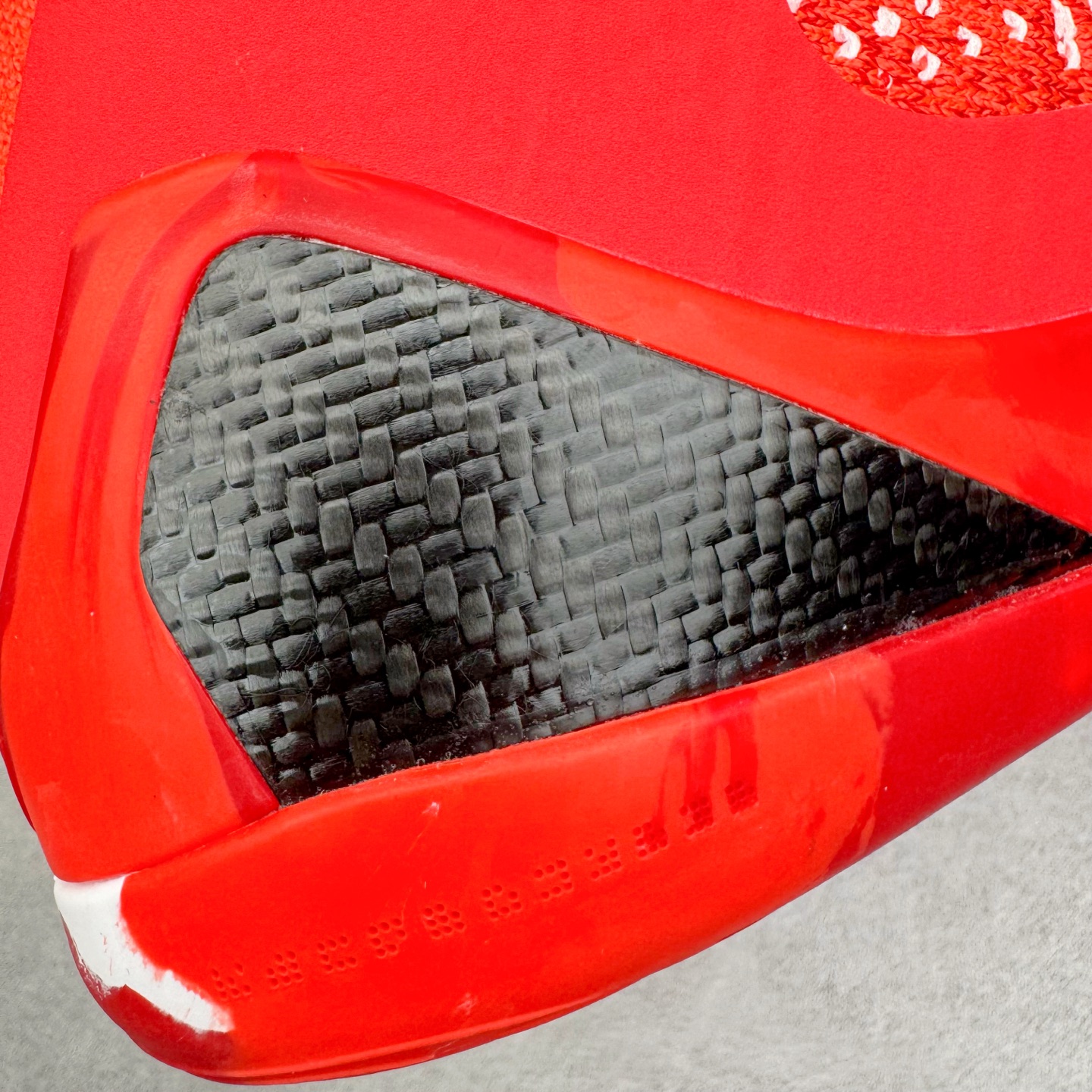 图片[17]-＃灭世纯原 NK KOBE 9 ELITE PROTRO \\\”科比9代精英高帮 圣诞红 FZ7335-600 2025曼巴年🐍重磅新品 市场最强科比9代精英版 独家出货 ✅原楦打造灵动版型 鞋头➕腰身➕后跟 360°无死角 ✅原厂工艺3层立体编织flyknit鞋面 厚度同步ZP吊打市场“纯原” ✅原厂碳板加持 立体感区分市场货品 ✅区分市场货品🌪过验级拉帮细节 ✅内置全新复刻版中底鞋垫 REACT缓震 密度增加抗衰减 ✅针对海外市场增加 47.5 满足精英选手实战需求 最强科9 灭世制造 用实力让情怀落地 👊🏻 实拍调校N版已经零色差零失真 百分百还原实物色彩所见即所得 不存在货不对板色差等低级问题 选购参考实物拍摄 不混卖不参货 只用心做好货严格选品 承诺混一赔十 尺码：39 40 40.5 41 42 42.5 43 44 44.5 45 46 47.5-选品中心