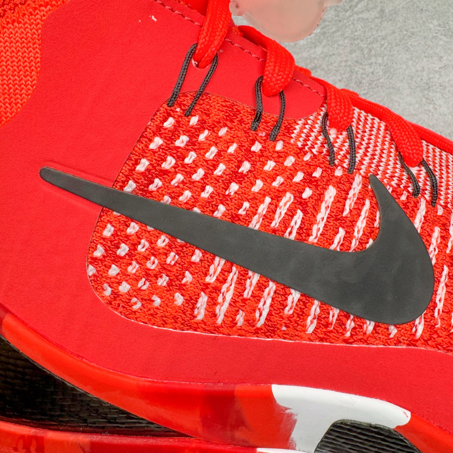 图片[16]-＃灭世纯原 NK KOBE 9 ELITE PROTRO \\\”科比9代精英高帮 圣诞红 FZ7335-600 2025曼巴年🐍重磅新品 市场最强科比9代精英版 独家出货 ✅原楦打造灵动版型 鞋头➕腰身➕后跟 360°无死角 ✅原厂工艺3层立体编织flyknit鞋面 厚度同步ZP吊打市场“纯原” ✅原厂碳板加持 立体感区分市场货品 ✅区分市场货品🌪过验级拉帮细节 ✅内置全新复刻版中底鞋垫 REACT缓震 密度增加抗衰减 ✅针对海外市场增加 47.5 满足精英选手实战需求 最强科9 灭世制造 用实力让情怀落地 👊🏻 实拍调校N版已经零色差零失真 百分百还原实物色彩所见即所得 不存在货不对板色差等低级问题 选购参考实物拍摄 不混卖不参货 只用心做好货严格选品 承诺混一赔十 尺码：39 40 40.5 41 42 42.5 43 44 44.5 45 46 47.5-选品中心