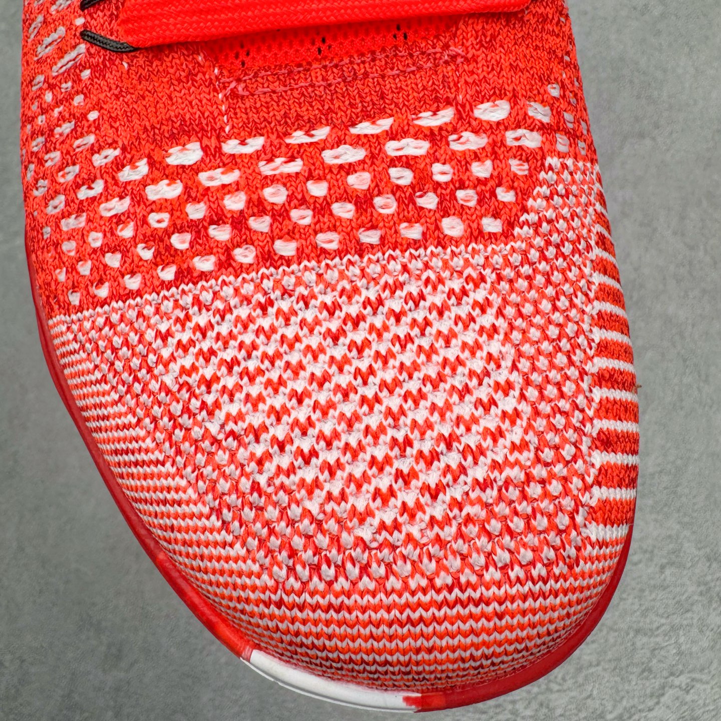 图片[12]-＃灭世纯原 NK KOBE 9 ELITE PROTRO \\\”科比9代精英高帮 圣诞红 FZ7335-600 2025曼巴年🐍重磅新品 市场最强科比9代精英版 独家出货 ✅原楦打造灵动版型 鞋头➕腰身➕后跟 360°无死角 ✅原厂工艺3层立体编织flyknit鞋面 厚度同步ZP吊打市场“纯原” ✅原厂碳板加持 立体感区分市场货品 ✅区分市场货品🌪过验级拉帮细节 ✅内置全新复刻版中底鞋垫 REACT缓震 密度增加抗衰减 ✅针对海外市场增加 47.5 满足精英选手实战需求 最强科9 灭世制造 用实力让情怀落地 👊🏻 实拍调校N版已经零色差零失真 百分百还原实物色彩所见即所得 不存在货不对板色差等低级问题 选购参考实物拍摄 不混卖不参货 只用心做好货严格选品 承诺混一赔十 尺码：39 40 40.5 41 42 42.5 43 44 44.5 45 46 47.5-选品中心