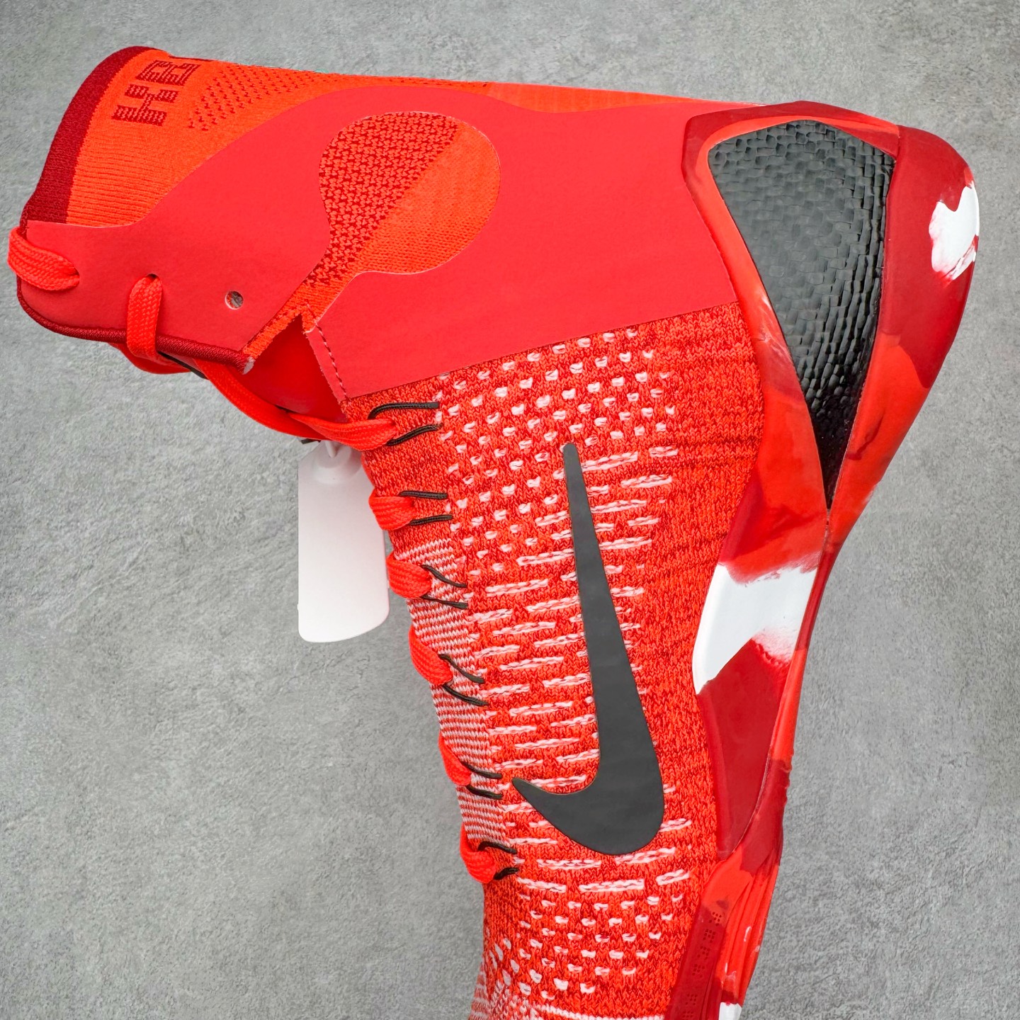 图片[7]-＃灭世纯原 NK KOBE 9 ELITE PROTRO \\\”科比9代精英高帮 圣诞红 FZ7335-600 2025曼巴年🐍重磅新品 市场最强科比9代精英版 独家出货 ✅原楦打造灵动版型 鞋头➕腰身➕后跟 360°无死角 ✅原厂工艺3层立体编织flyknit鞋面 厚度同步ZP吊打市场“纯原” ✅原厂碳板加持 立体感区分市场货品 ✅区分市场货品🌪过验级拉帮细节 ✅内置全新复刻版中底鞋垫 REACT缓震 密度增加抗衰减 ✅针对海外市场增加 47.5 满足精英选手实战需求 最强科9 灭世制造 用实力让情怀落地 👊🏻 实拍调校N版已经零色差零失真 百分百还原实物色彩所见即所得 不存在货不对板色差等低级问题 选购参考实物拍摄 不混卖不参货 只用心做好货严格选品 承诺混一赔十 尺码：39 40 40.5 41 42 42.5 43 44 44.5 45 46 47.5-选品中心