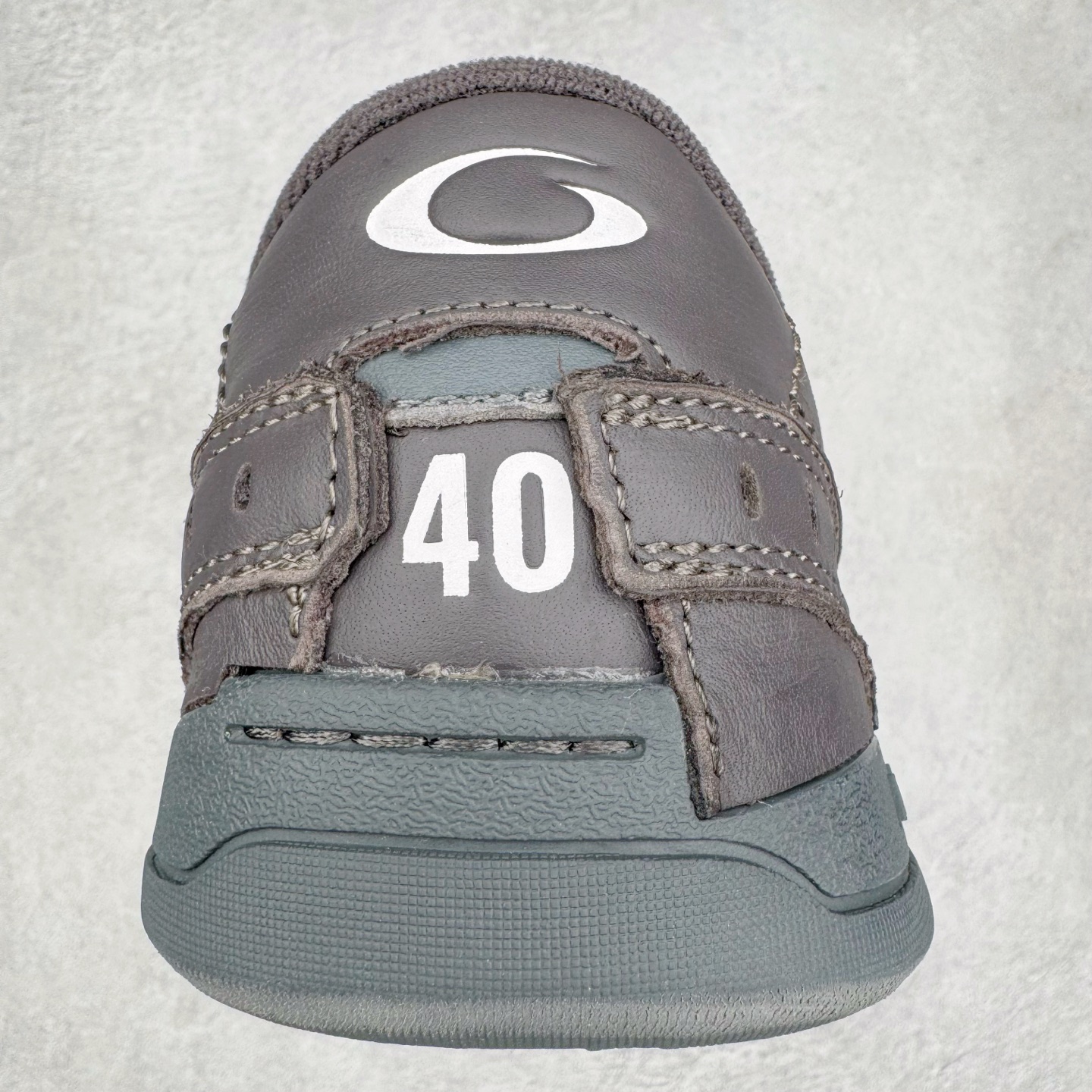 图片[8]-＃VG零售版 Balenciaga Hamptons Worn-Out 巴黎世家涤纶（聚酯纤维）牛皮革 圆头系带 低帮 生活休闲鞋板鞋 全套原纸板楦头开发 最原汁原味的灵魂版型 全鞋荧光划线卡点 胶水把控整洁度追求极致完美 每一双都是工艺品 多重QC质检 超越公司货的品控标准 实实在在的免检产品 原盒原配 正确字体电绣 粗细、位置、大小正确 侧边TPU 透气孔匹配意产原版 正确分离大底 TPU软底 原版一致大底LOGO 立体感十足 原厂皮料水洗做旧 采购原厂网纱 偏大一码 尺码：35 36 37 38 39 40 41 42 43 44 45 46-选品中心