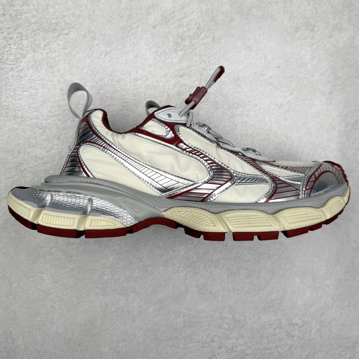 ＃VG零售版 BALENCIAGA 3XL Sneakers 巴黎世家十代网布系带低帮走秀复古老爹鞋 全套原纸板楦头开发 最原汁原味的灵魂版型 全鞋荧光划线卡点 胶水把控整洁度追求极致完美 每一双都是工艺品 多重QC质检 超越公司货的品控标准 实实在在的免检产品 原盒原配 正确字体电绣 粗细、位置、大小正确 侧边TPU 透气孔匹配意产原版 正确分离大底 TPU软底 原版一致大底LOGO 立体感十足 原厂皮料水洗做旧 采购原厂网纱 不含皮革 网布材料和聚氨酯 磨损效果 鞋头边缘和后帮 Balenciaga 徽标 鞋面和后跟凸印尺码 鞋舌 3XL 橡胶品牌标识和反光细节 鞋帮拉袢和鞋舌拉祥 配反光细节 备用鞋带在鞋履前侧 可在穿着前取下 便于不同造型搭配 正常尺码 尺码：35 36 37 38 39 40 41 42 43 44 45 46-选品中心