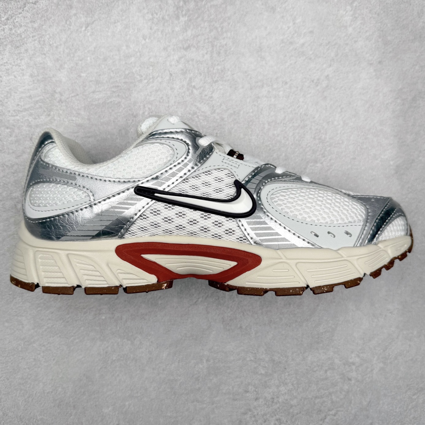 ＃纯原福利 NK V5 RNR 舒适百搭防滑耐磨低帮跑步鞋 舒适有型适合日常穿着 该鞋款延续千禧年经典设计搭载泡绵中底 厚实而轻盈匠心细节巧搭立体耐克勾标志焕新演绎复古跑鞋 鞋款从千禧年美学汲取灵感 混搭多种材质突显层次感立体感和传统跑步风范 尺码：36 36.5 37.5 38 38.5 39 40 40.5 41 42 42.5 43 44 44.5 45-选品中心