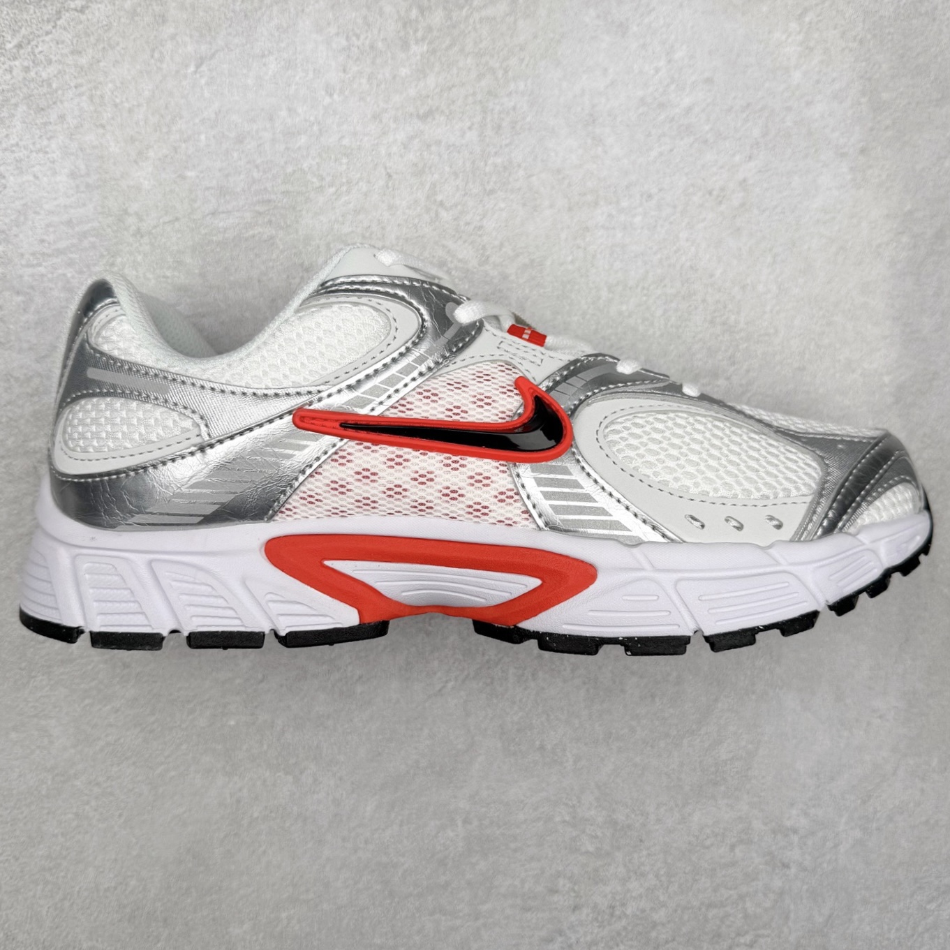 #纯原福利 NK V5 RNR 舒适百搭防滑耐磨低帮跑步鞋 舒适有型适合日常穿着 该鞋款延续千禧年经典设计搭载泡绵中底 厚实而轻盈匠心细节巧搭立体耐克勾标志焕新演绎复古跑鞋 鞋款从千禧年美学汲取灵感 混搭多种材质突显层次感立体感和传统跑步风范 尺码:36 36.5 37.5 38 38.5 39 40 40.5 41 42 42.5 43 44 44.5 45-选品中心