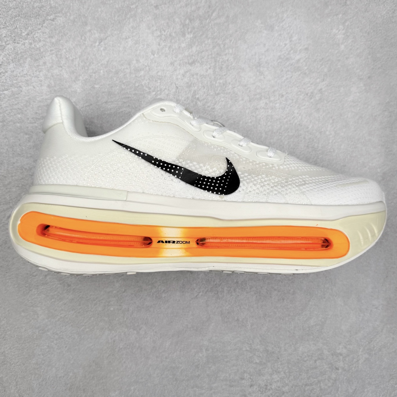 NK Vomero Premium 时尚舒适 网布防滑耐磨 低帮跑步鞋 HQ2050-306 实拍调校N版已经零色差零失真 百分百还原实物色彩所见即所得 不存在货不对板色差等低级问题 选购参考实物拍摄 不混卖不参货 只用心做好货严格选品 承诺混一赔十 尺码:36 36.5 37.5 38 38.5 39 40 40.5 41 42 42.5 43 44 44.5 45-选品中心