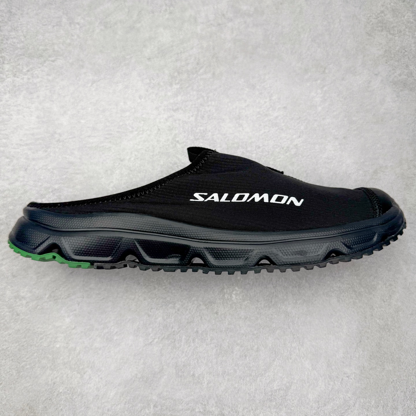 ＃HP SALOMON萨洛蒙 RX Slide 3.0 CANVAS 舒适柔软 防滑包头拖鞋 男女同款 SALOMON诞生于1947年的法国阿尔卑斯山区，全球知名的户外运动品牌。一直致力于推动滑雪、越野跑等山地运动的发展及产品的进步。其产品设计致力于追求创新和发掘产品的性能极限，帮助喜欢自由的人在山地间不断挑战自我。实拍调校N版已经零色差零失真 百分百还原实物色彩所见即所得 不存在货不对板色差等低级问题 选购参考实物拍摄 不混卖不参货 只用心做好货严格选品 承诺混一赔十 尺码：36 36.5 37.5 38 38.5 39 40 40.5 41 42 42.5 43 44 44.5 45-选品中心