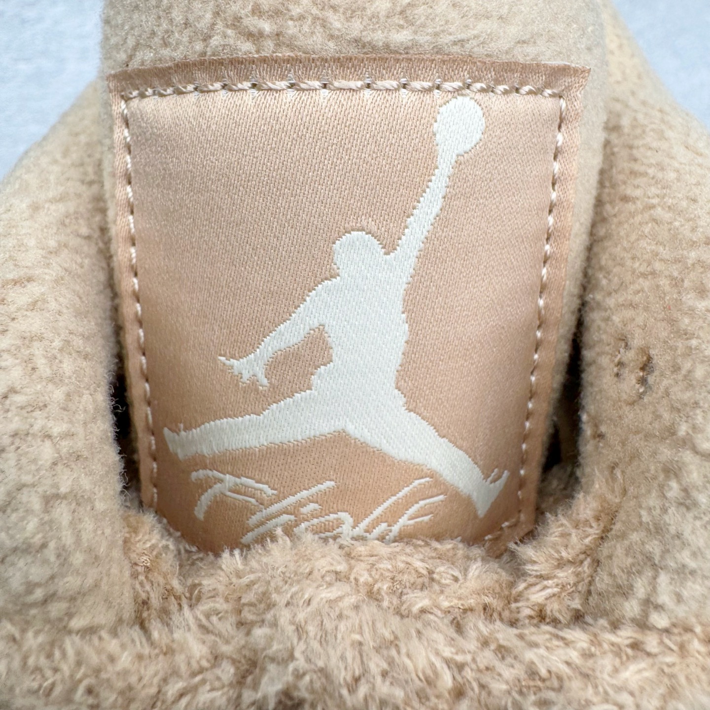 图片[12]-＃GX Air Jordan AJ4 WMNS \\\”Cozy Girl\\\”泰迪熊 HV0823-200 圈内最强四代 独家外贸特供尺码含 45.5 49.5 50.5 耗时半年巨作 全套原纸板楦头开发 原厂特供皮料加持 确保原汁原味 完美呈现四代版型 一比一鞋头弧度高度鞋身弧度 数据细节工艺流程均保持原鞋一致 原厂TPU网格鞋带扣 正确内里网布 菱角分明不变形无多余毛边 柔软性质感一致于原鞋 市场唯一原厂鞋扣模具 背面可见隐藏注塑口 原厂织唛标 原厂飞人电绣工艺 尾指中部跳三针 独家绑鞋带手法 印刷中底布 四线拉帮 米色美纹纸贴合固定 进口港宝加持 后跟自然饱满 全鞋荧光划线卡点 追求极致完美 每一双都是工艺品 多重QC质检 超越公司货的品控标准 实实在在的免检产品 尺码：36 36.5 37.5 38 38.5 39 40 40.5 41 42 42.5 43 44 44.5 45 45.5 46 47.5 48.5 49.5 50.5-选品中心