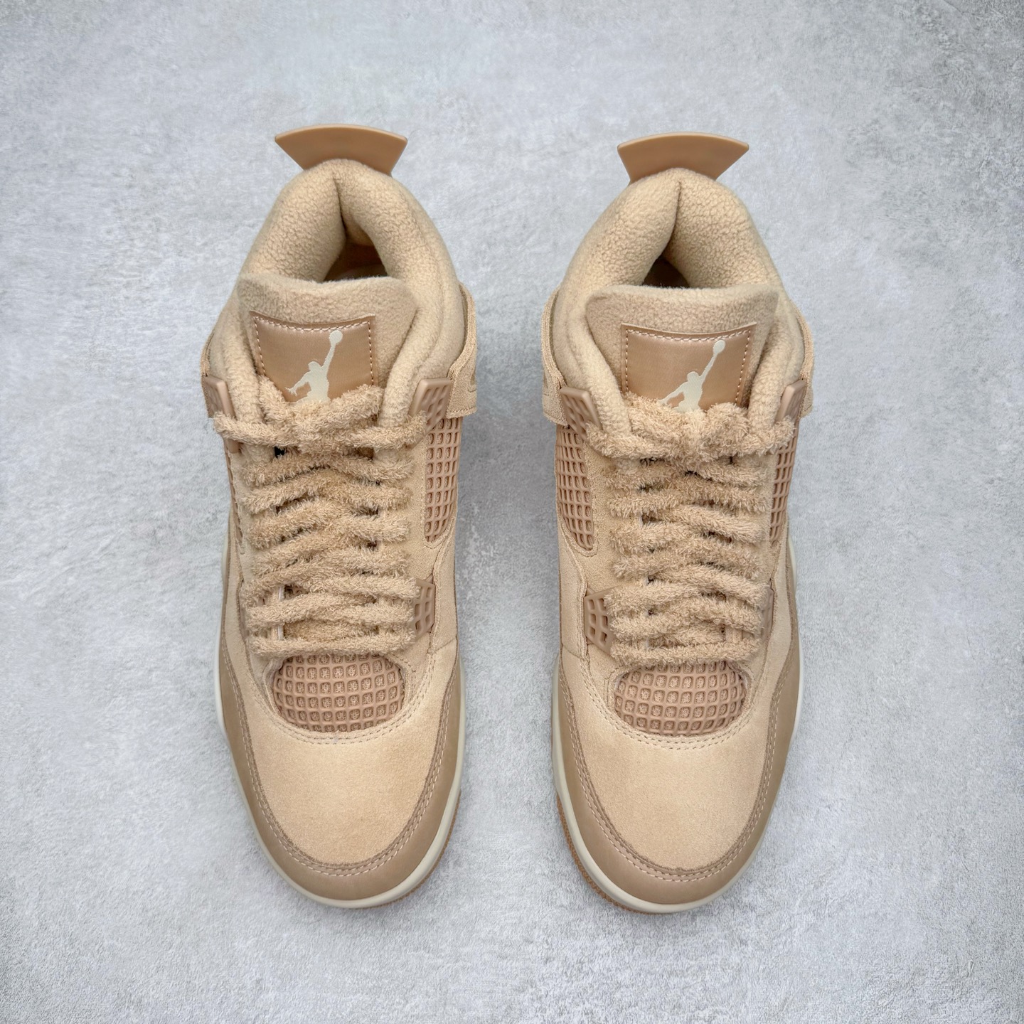 图片[2]-＃GX Air Jordan AJ4 WMNS \\\”Cozy Girl\\\”泰迪熊 HV0823-200 圈内最强四代 独家外贸特供尺码含 45.5 49.5 50.5 耗时半年巨作 全套原纸板楦头开发 原厂特供皮料加持 确保原汁原味 完美呈现四代版型 一比一鞋头弧度高度鞋身弧度 数据细节工艺流程均保持原鞋一致 原厂TPU网格鞋带扣 正确内里网布 菱角分明不变形无多余毛边 柔软性质感一致于原鞋 市场唯一原厂鞋扣模具 背面可见隐藏注塑口 原厂织唛标 原厂飞人电绣工艺 尾指中部跳三针 独家绑鞋带手法 印刷中底布 四线拉帮 米色美纹纸贴合固定 进口港宝加持 后跟自然饱满 全鞋荧光划线卡点 追求极致完美 每一双都是工艺品 多重QC质检 超越公司货的品控标准 实实在在的免检产品 尺码：36 36.5 37.5 38 38.5 39 40 40.5 41 42 42.5 43 44 44.5 45 45.5 46 47.5 48.5 49.5 50.5-选品中心