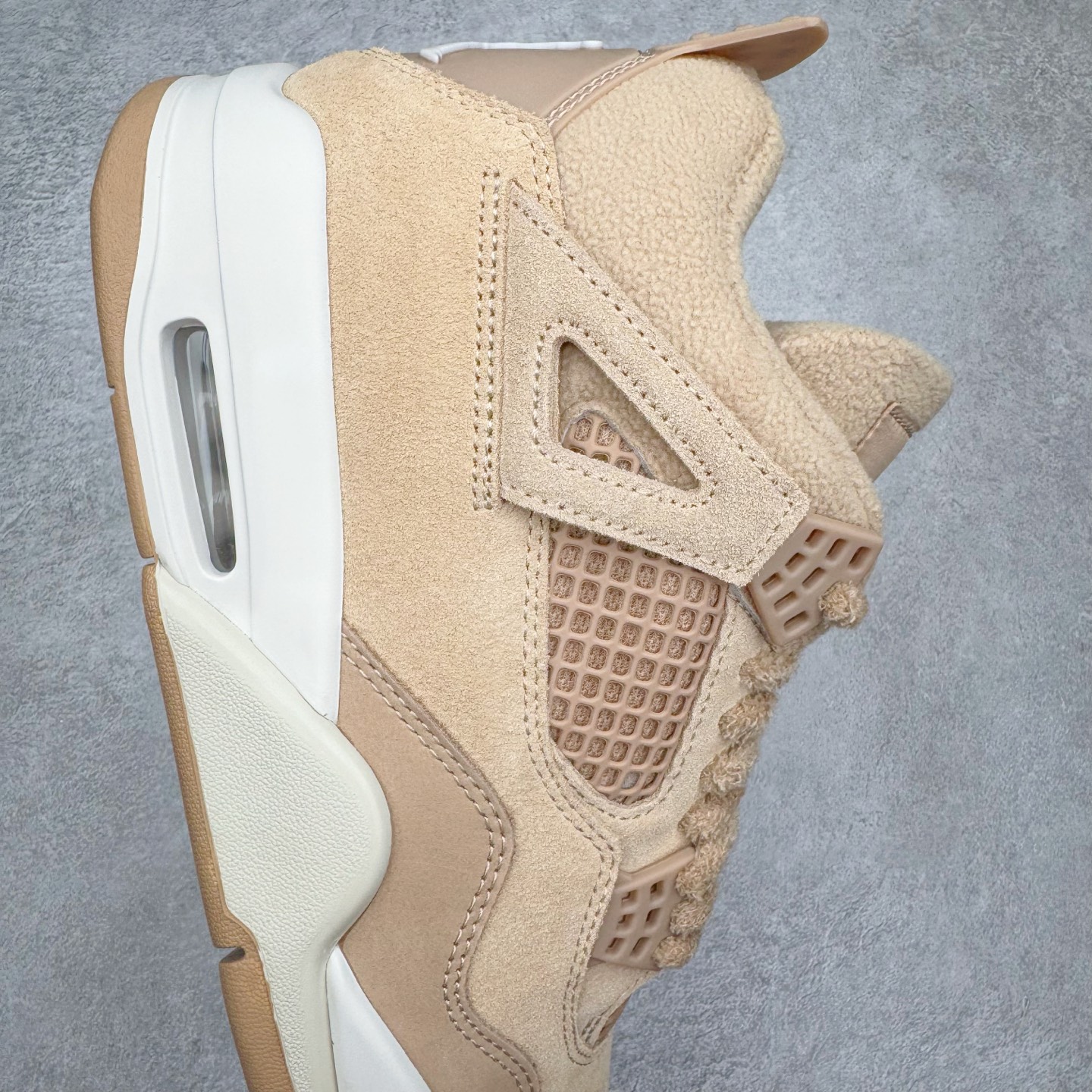 图片[6]-＃GX Air Jordan AJ4 WMNS \\\”Cozy Girl\\\”泰迪熊 HV0823-200 圈内最强四代 独家外贸特供尺码含 45.5 49.5 50.5 耗时半年巨作 全套原纸板楦头开发 原厂特供皮料加持 确保原汁原味 完美呈现四代版型 一比一鞋头弧度高度鞋身弧度 数据细节工艺流程均保持原鞋一致 原厂TPU网格鞋带扣 正确内里网布 菱角分明不变形无多余毛边 柔软性质感一致于原鞋 市场唯一原厂鞋扣模具 背面可见隐藏注塑口 原厂织唛标 原厂飞人电绣工艺 尾指中部跳三针 独家绑鞋带手法 印刷中底布 四线拉帮 米色美纹纸贴合固定 进口港宝加持 后跟自然饱满 全鞋荧光划线卡点 追求极致完美 每一双都是工艺品 多重QC质检 超越公司货的品控标准 实实在在的免检产品 尺码：36 36.5 37.5 38 38.5 39 40 40.5 41 42 42.5 43 44 44.5 45 45.5 46 47.5 48.5 49.5 50.5-选品中心