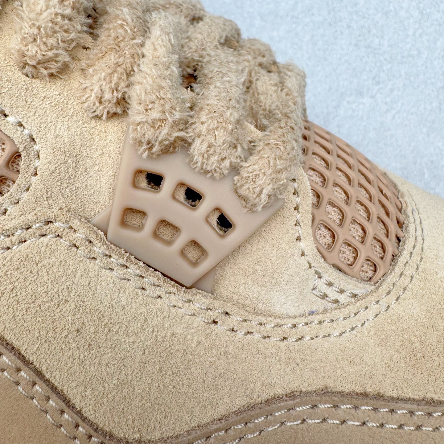 图片[18]-＃GX Air Jordan AJ4 WMNS \\\”Cozy Girl\\\”泰迪熊 HV0823-200 圈内最强四代 独家外贸特供尺码含 45.5 49.5 50.5 耗时半年巨作 全套原纸板楦头开发 原厂特供皮料加持 确保原汁原味 完美呈现四代版型 一比一鞋头弧度高度鞋身弧度 数据细节工艺流程均保持原鞋一致 原厂TPU网格鞋带扣 正确内里网布 菱角分明不变形无多余毛边 柔软性质感一致于原鞋 市场唯一原厂鞋扣模具 背面可见隐藏注塑口 原厂织唛标 原厂飞人电绣工艺 尾指中部跳三针 独家绑鞋带手法 印刷中底布 四线拉帮 米色美纹纸贴合固定 进口港宝加持 后跟自然饱满 全鞋荧光划线卡点 追求极致完美 每一双都是工艺品 多重QC质检 超越公司货的品控标准 实实在在的免检产品 尺码：36 36.5 37.5 38 38.5 39 40 40.5 41 42 42.5 43 44 44.5 45 45.5 46 47.5 48.5 49.5 50.5-选品中心