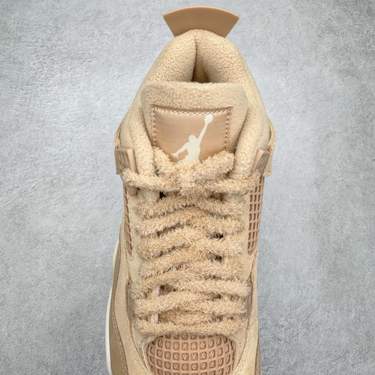 图片[5]-＃GX Air Jordan AJ4 WMNS \\\”Cozy Girl\\\”泰迪熊 HV0823-200 圈内最强四代 独家外贸特供尺码含 45.5 49.5 50.5 耗时半年巨作 全套原纸板楦头开发 原厂特供皮料加持 确保原汁原味 完美呈现四代版型 一比一鞋头弧度高度鞋身弧度 数据细节工艺流程均保持原鞋一致 原厂TPU网格鞋带扣 正确内里网布 菱角分明不变形无多余毛边 柔软性质感一致于原鞋 市场唯一原厂鞋扣模具 背面可见隐藏注塑口 原厂织唛标 原厂飞人电绣工艺 尾指中部跳三针 独家绑鞋带手法 印刷中底布 四线拉帮 米色美纹纸贴合固定 进口港宝加持 后跟自然饱满 全鞋荧光划线卡点 追求极致完美 每一双都是工艺品 多重QC质检 超越公司货的品控标准 实实在在的免检产品 尺码：36 36.5 37.5 38 38.5 39 40 40.5 41 42 42.5 43 44 44.5 45 45.5 46 47.5 48.5 49.5 50.5-选品中心