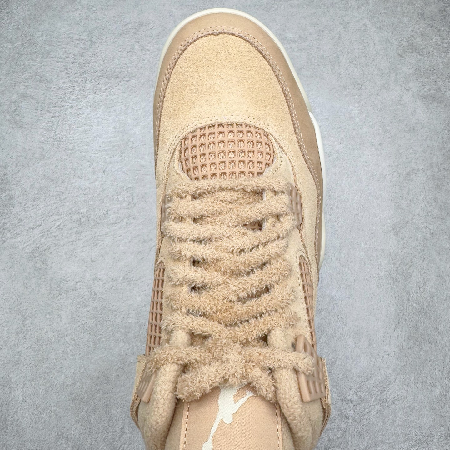 图片[4]-＃GX Air Jordan AJ4 WMNS \\\”Cozy Girl\\\”泰迪熊 HV0823-200 圈内最强四代 独家外贸特供尺码含 45.5 49.5 50.5 耗时半年巨作 全套原纸板楦头开发 原厂特供皮料加持 确保原汁原味 完美呈现四代版型 一比一鞋头弧度高度鞋身弧度 数据细节工艺流程均保持原鞋一致 原厂TPU网格鞋带扣 正确内里网布 菱角分明不变形无多余毛边 柔软性质感一致于原鞋 市场唯一原厂鞋扣模具 背面可见隐藏注塑口 原厂织唛标 原厂飞人电绣工艺 尾指中部跳三针 独家绑鞋带手法 印刷中底布 四线拉帮 米色美纹纸贴合固定 进口港宝加持 后跟自然饱满 全鞋荧光划线卡点 追求极致完美 每一双都是工艺品 多重QC质检 超越公司货的品控标准 实实在在的免检产品 尺码：36 36.5 37.5 38 38.5 39 40 40.5 41 42 42.5 43 44 44.5 45 45.5 46 47.5 48.5 49.5 50.5-选品中心