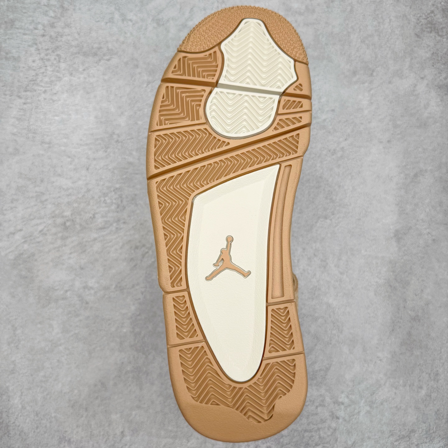 图片[9]-＃GX Air Jordan AJ4 WMNS \\\”Cozy Girl\\\”泰迪熊 HV0823-200 圈内最强四代 独家外贸特供尺码含 45.5 49.5 50.5 耗时半年巨作 全套原纸板楦头开发 原厂特供皮料加持 确保原汁原味 完美呈现四代版型 一比一鞋头弧度高度鞋身弧度 数据细节工艺流程均保持原鞋一致 原厂TPU网格鞋带扣 正确内里网布 菱角分明不变形无多余毛边 柔软性质感一致于原鞋 市场唯一原厂鞋扣模具 背面可见隐藏注塑口 原厂织唛标 原厂飞人电绣工艺 尾指中部跳三针 独家绑鞋带手法 印刷中底布 四线拉帮 米色美纹纸贴合固定 进口港宝加持 后跟自然饱满 全鞋荧光划线卡点 追求极致完美 每一双都是工艺品 多重QC质检 超越公司货的品控标准 实实在在的免检产品 尺码：36 36.5 37.5 38 38.5 39 40 40.5 41 42 42.5 43 44 44.5 45 45.5 46 47.5 48.5 49.5 50.5-选品中心