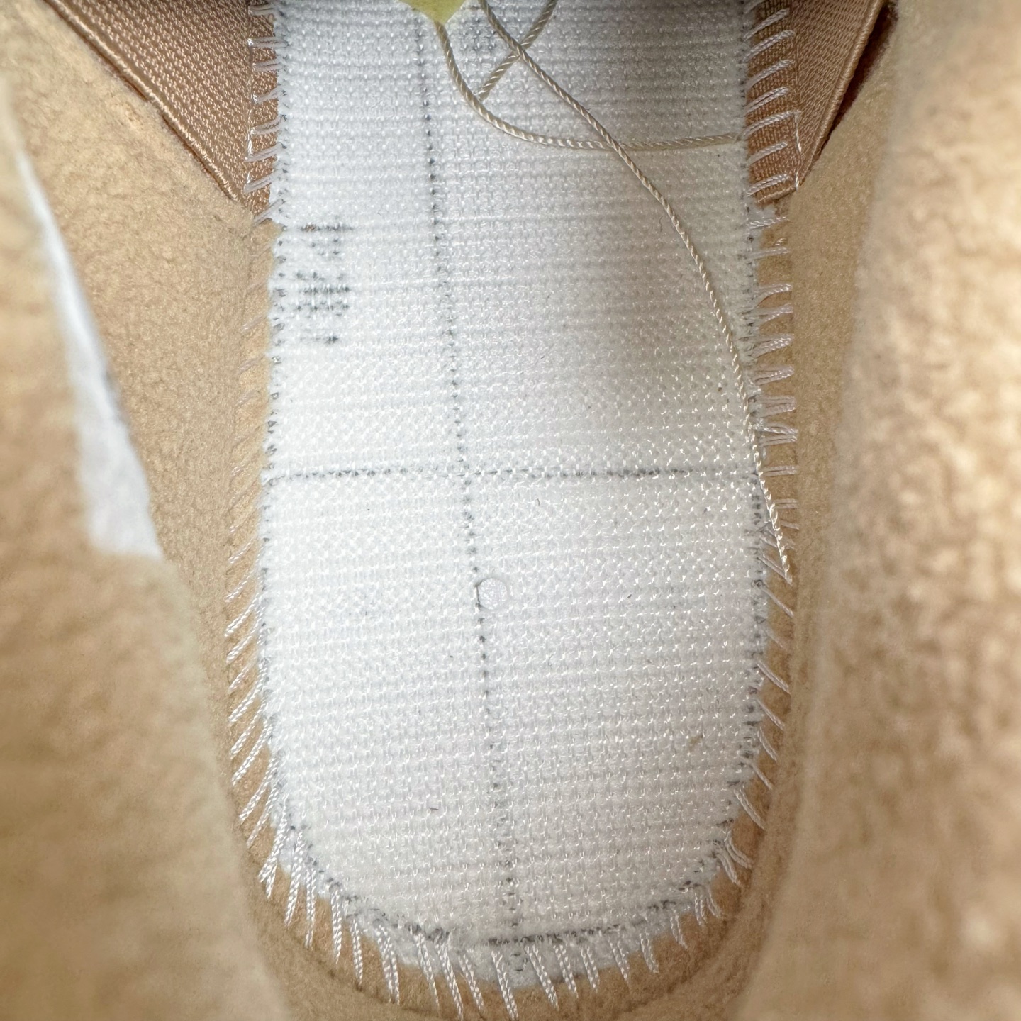 图片[10]-＃GX Air Jordan AJ4 WMNS \\\”Cozy Girl\\\”泰迪熊 HV0823-200 圈内最强四代 独家外贸特供尺码含 45.5 49.5 50.5 耗时半年巨作 全套原纸板楦头开发 原厂特供皮料加持 确保原汁原味 完美呈现四代版型 一比一鞋头弧度高度鞋身弧度 数据细节工艺流程均保持原鞋一致 原厂TPU网格鞋带扣 正确内里网布 菱角分明不变形无多余毛边 柔软性质感一致于原鞋 市场唯一原厂鞋扣模具 背面可见隐藏注塑口 原厂织唛标 原厂飞人电绣工艺 尾指中部跳三针 独家绑鞋带手法 印刷中底布 四线拉帮 米色美纹纸贴合固定 进口港宝加持 后跟自然饱满 全鞋荧光划线卡点 追求极致完美 每一双都是工艺品 多重QC质检 超越公司货的品控标准 实实在在的免检产品 尺码：36 36.5 37.5 38 38.5 39 40 40.5 41 42 42.5 43 44 44.5 45 45.5 46 47.5 48.5 49.5 50.5-选品中心