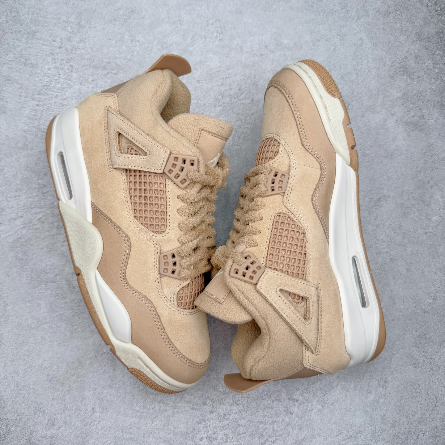 图片[3]-＃GX Air Jordan AJ4 WMNS \\\”Cozy Girl\\\”泰迪熊 HV0823-200 圈内最强四代 独家外贸特供尺码含 45.5 49.5 50.5 耗时半年巨作 全套原纸板楦头开发 原厂特供皮料加持 确保原汁原味 完美呈现四代版型 一比一鞋头弧度高度鞋身弧度 数据细节工艺流程均保持原鞋一致 原厂TPU网格鞋带扣 正确内里网布 菱角分明不变形无多余毛边 柔软性质感一致于原鞋 市场唯一原厂鞋扣模具 背面可见隐藏注塑口 原厂织唛标 原厂飞人电绣工艺 尾指中部跳三针 独家绑鞋带手法 印刷中底布 四线拉帮 米色美纹纸贴合固定 进口港宝加持 后跟自然饱满 全鞋荧光划线卡点 追求极致完美 每一双都是工艺品 多重QC质检 超越公司货的品控标准 实实在在的免检产品 尺码：36 36.5 37.5 38 38.5 39 40 40.5 41 42 42.5 43 44 44.5 45 45.5 46 47.5 48.5 49.5 50.5-选品中心