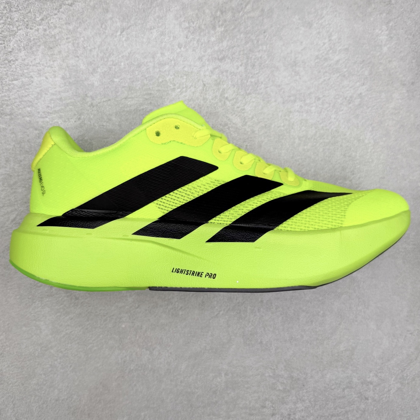 AD Adizero EVO SL 马拉松竞速专业跑鞋 CELERMESH针织网面非常轻薄 纤维间的缝隙很大 可以保证跑步时的透气、排汗效果 鞋舌直接与两侧的内衬和鞋底连接在一起 在跑步过程中不会被鞋舌的左右移动所困扰 在标准鞋带孔的基础上再拓宽一组鞋带孔 适合不同脚型的需求 突破性 EnergyRods 技术，有助于跑者实现更好的成绩 中底独特的LIGHTSTRIKE PRO泡棉材质 微弹感觉在跑步过程中给予了良好的支撑体验 对于顶级精英和高水平进阶跑者来说 ADIOS PRO是一双值得信赖的竞速比赛用鞋 尺码：36 36.5 37.5 38 38.5 39 40 40.5 41 42 42.5 43 44 44.5 45-选品中心