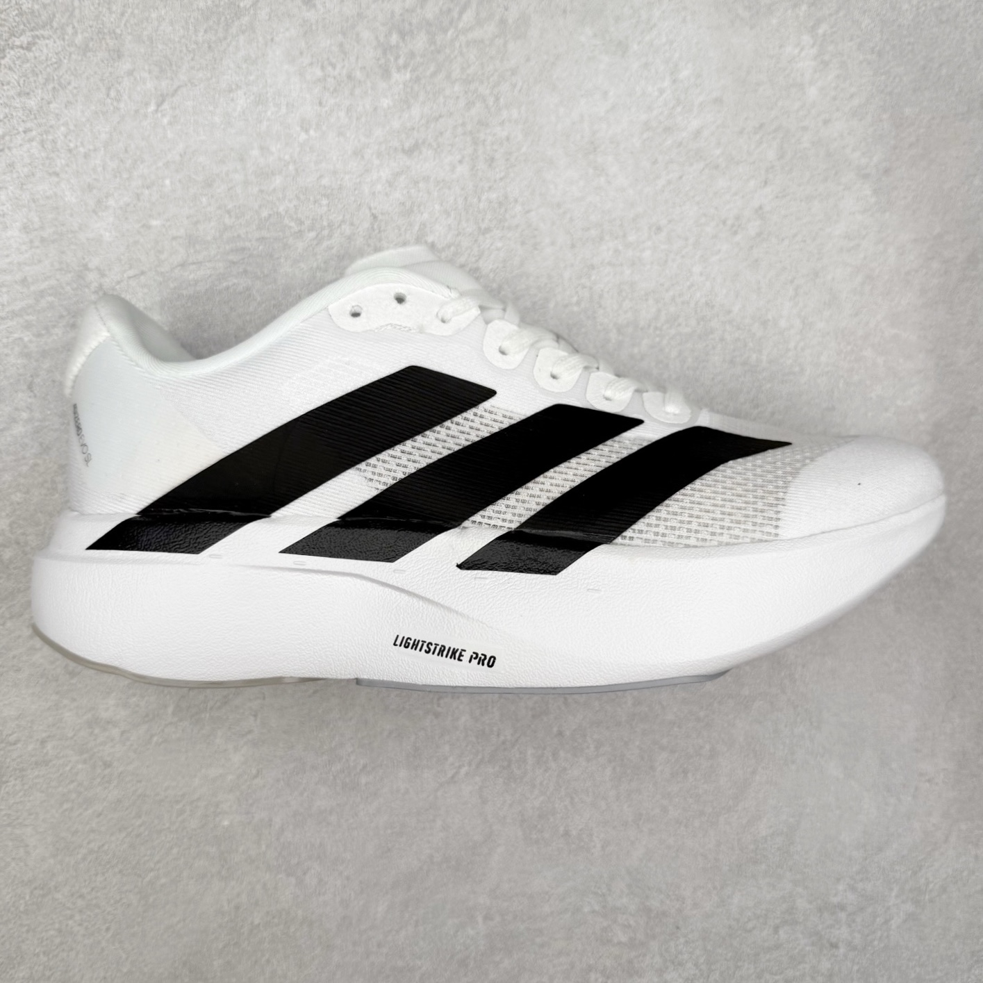 AD Adizero EVO SL 马拉松竞速专业跑鞋 CELERMESH针织网面非常轻薄 纤维间的缝隙很大 可以保证跑步时的透气、排汗效果 鞋舌直接与两侧的内衬和鞋底连接在一起 在跑步过程中不会被鞋舌的左右移动所困扰 在标准鞋带孔的基础上再拓宽一组鞋带孔 适合不同脚型的需求 突破性 EnergyRods 技术，有助于跑者实现更好的成绩 中底独特的LIGHTSTRIKE PRO泡棉材质 微弹感觉在跑步过程中给予了良好的支撑体验 对于顶级精英和高水平进阶跑者来说 ADIOS PRO是一双值得信赖的竞速比赛用鞋 尺码：36 36.5 37.5 38 38.5 39 40 40.5 41 42 42.5 43 44 44.5 45-选品中心