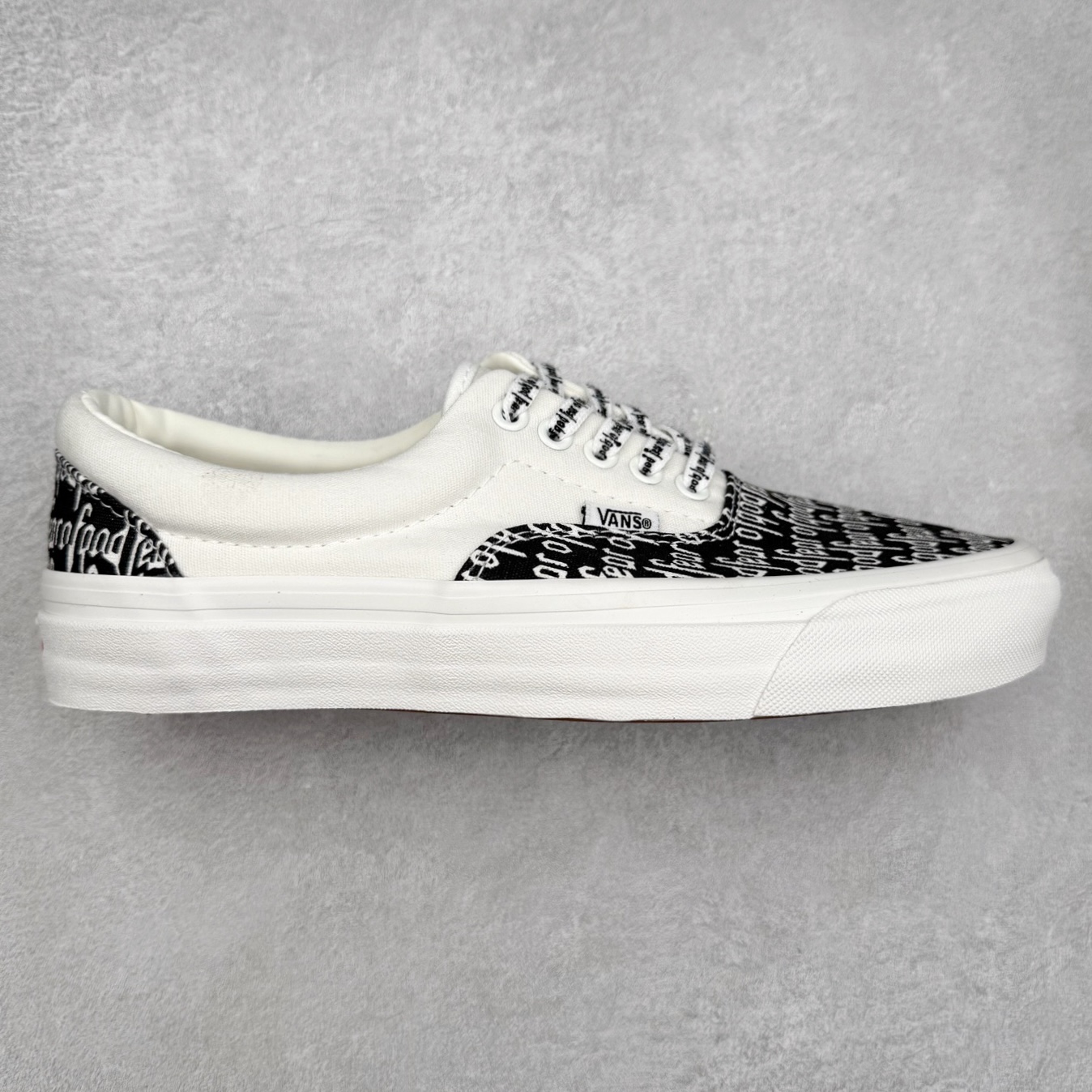 CDG x Vans Era 95 2025官方新款 OTW高端支线 川久保玲联名限定 休闲硫化板鞋 原鞋开发 公司同源整套流水线 满印黑白logo涂鸦 升级Sola Foam缓震可抽卸鞋垫 舒适度翻倍 质感拉满 防滑硫化底耐磨抗造 货号:VN0A3MQ5PZP1 尺码:35 36 36.5 37 38 38.5 39 40.5 41 42 42.5 43 44-选品中心