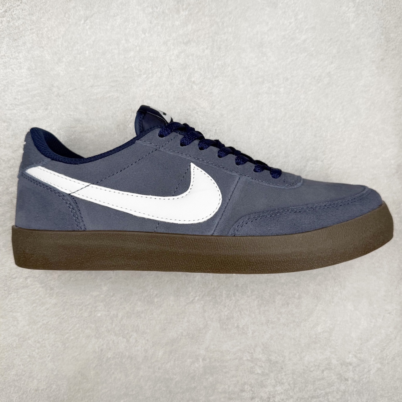 J.Crew x NK Killshot II Leather 联名复古板鞋 FQ8903-400 采用米白色皮革制作鞋身 Swoosh 点缀其中 最后搭载棕色生胶大底 流露出满满的复古气气息 尺码:36 36.5 37.5 38 38.5 39 40 40.5 41 42 42.5 43 44 44.5 45-选品中心