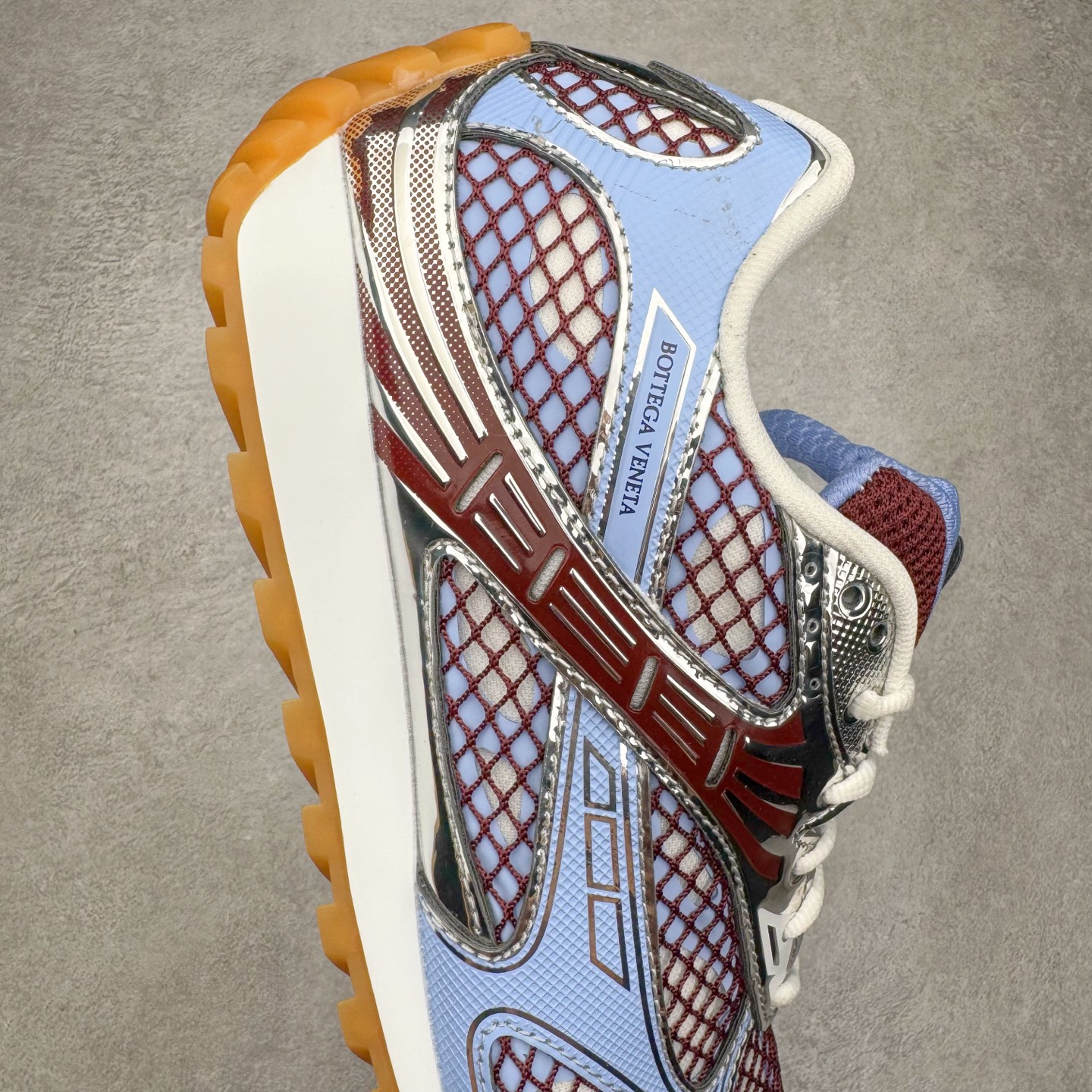 图片[6]-＃纯原 BOTTEGA VENETA Orbit Runner BV葆蝶家时尚休闲王一博同款老爹鞋运动鞋 原版开发 一比一打造 相似度百分之99以上 市场一梯队级别品质 区别市场任何标文顶级品质版本 采用轻质科技网布面料 搭配几何图案设计橡胶外底 王炸系列 高版本 认准套包工艺 实际增高很多哦 还是一样显腿细非常nice 耐玩耐造 对标对版 套包鞋工艺 认准高版本 大底选用拼色TPU大底 配置原版包装 尺码：35 36 37 38 39 40 41 42 43 44 45-选品中心