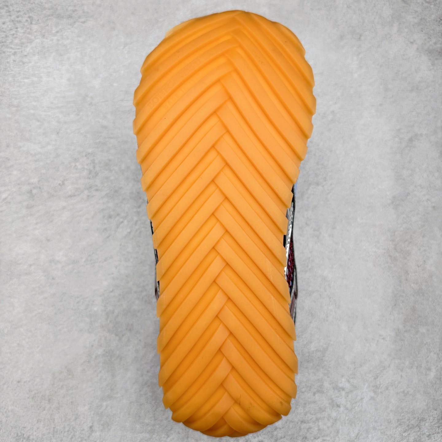 图片[9]-＃纯原 BOTTEGA VENETA Orbit Runner BV葆蝶家时尚休闲王一博同款老爹鞋运动鞋 原版开发 一比一打造 相似度百分之99以上 市场一梯队级别品质 区别市场任何标文顶级品质版本 采用轻质科技网布面料 搭配几何图案设计橡胶外底 王炸系列 高版本 认准套包工艺 实际增高很多哦 还是一样显腿细非常nice 耐玩耐造 对标对版 套包鞋工艺 认准高版本 大底选用拼色TPU大底 配置原版包装 尺码：35 36 37 38 39 40 41 42 43 44 45-选品中心