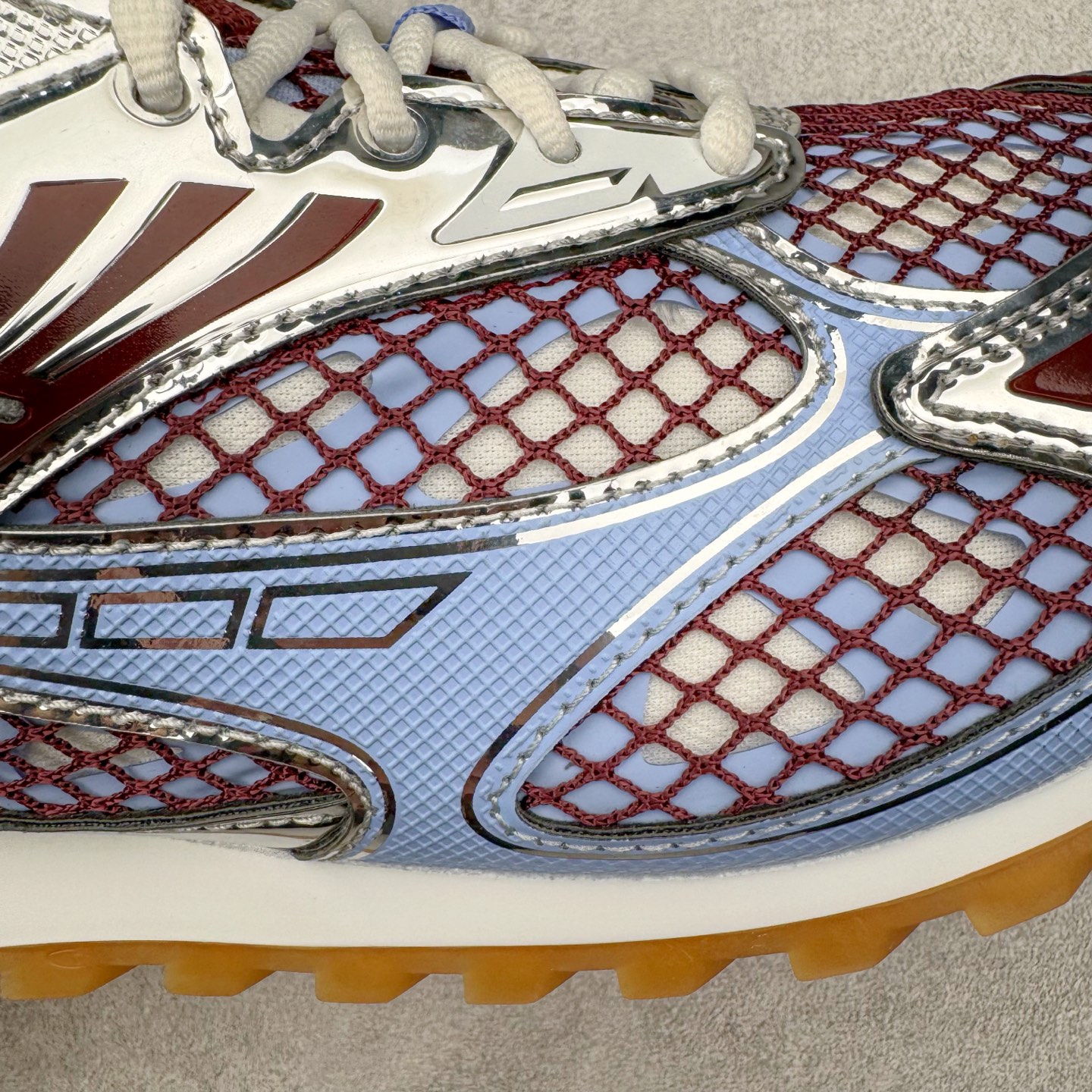 图片[18]-＃纯原 BOTTEGA VENETA Orbit Runner BV葆蝶家时尚休闲王一博同款老爹鞋运动鞋 原版开发 一比一打造 相似度百分之99以上 市场一梯队级别品质 区别市场任何标文顶级品质版本 采用轻质科技网布面料 搭配几何图案设计橡胶外底 王炸系列 高版本 认准套包工艺 实际增高很多哦 还是一样显腿细非常nice 耐玩耐造 对标对版 套包鞋工艺 认准高版本 大底选用拼色TPU大底 配置原版包装 尺码：35 36 37 38 39 40 41 42 43 44 45-选品中心