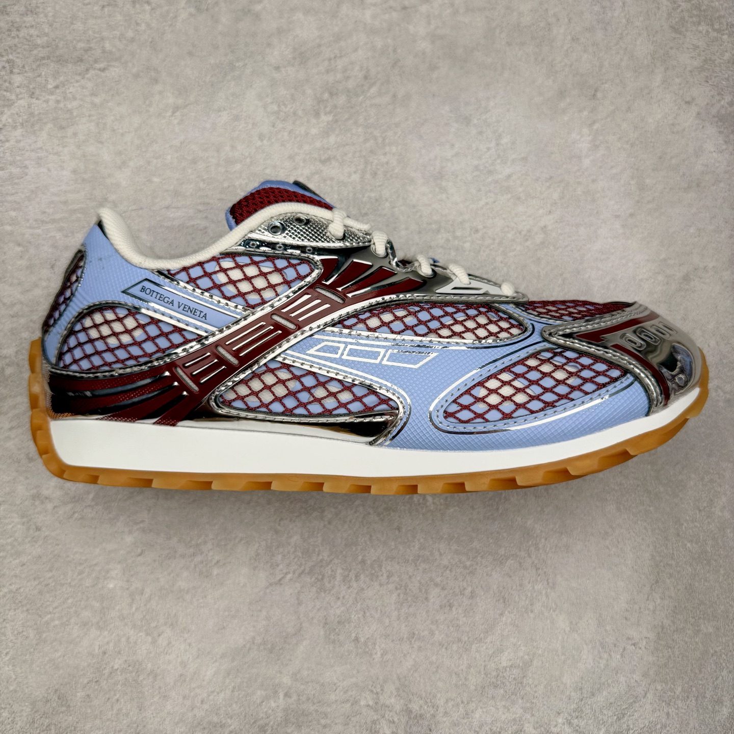 ＃纯原 BOTTEGA VENETA Orbit Runner BV葆蝶家时尚休闲王一博同款老爹鞋运动鞋 原版开发 一比一打造 相似度百分之99以上 市场一梯队级别品质 区别市场任何标文顶级品质版本 采用轻质科技网布面料 搭配几何图案设计橡胶外底 王炸系列 高版本 认准套包工艺 实际增高很多哦 还是一样显腿细非常nice 耐玩耐造 对标对版 套包鞋工艺 认准高版本 大底选用拼色TPU大底 配置原版包装 尺码：35 36 37 38 39 40 41 42 43 44 45-选品中心