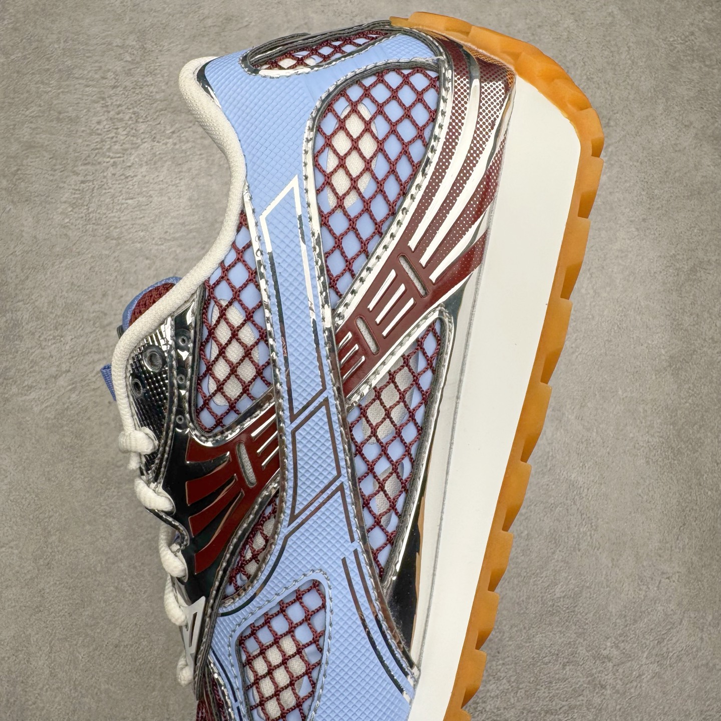 图片[7]-＃纯原 BOTTEGA VENETA Orbit Runner BV葆蝶家时尚休闲王一博同款老爹鞋运动鞋 原版开发 一比一打造 相似度百分之99以上 市场一梯队级别品质 区别市场任何标文顶级品质版本 采用轻质科技网布面料 搭配几何图案设计橡胶外底 王炸系列 高版本 认准套包工艺 实际增高很多哦 还是一样显腿细非常nice 耐玩耐造 对标对版 套包鞋工艺 认准高版本 大底选用拼色TPU大底 配置原版包装 尺码：35 36 37 38 39 40 41 42 43 44 45-选品中心