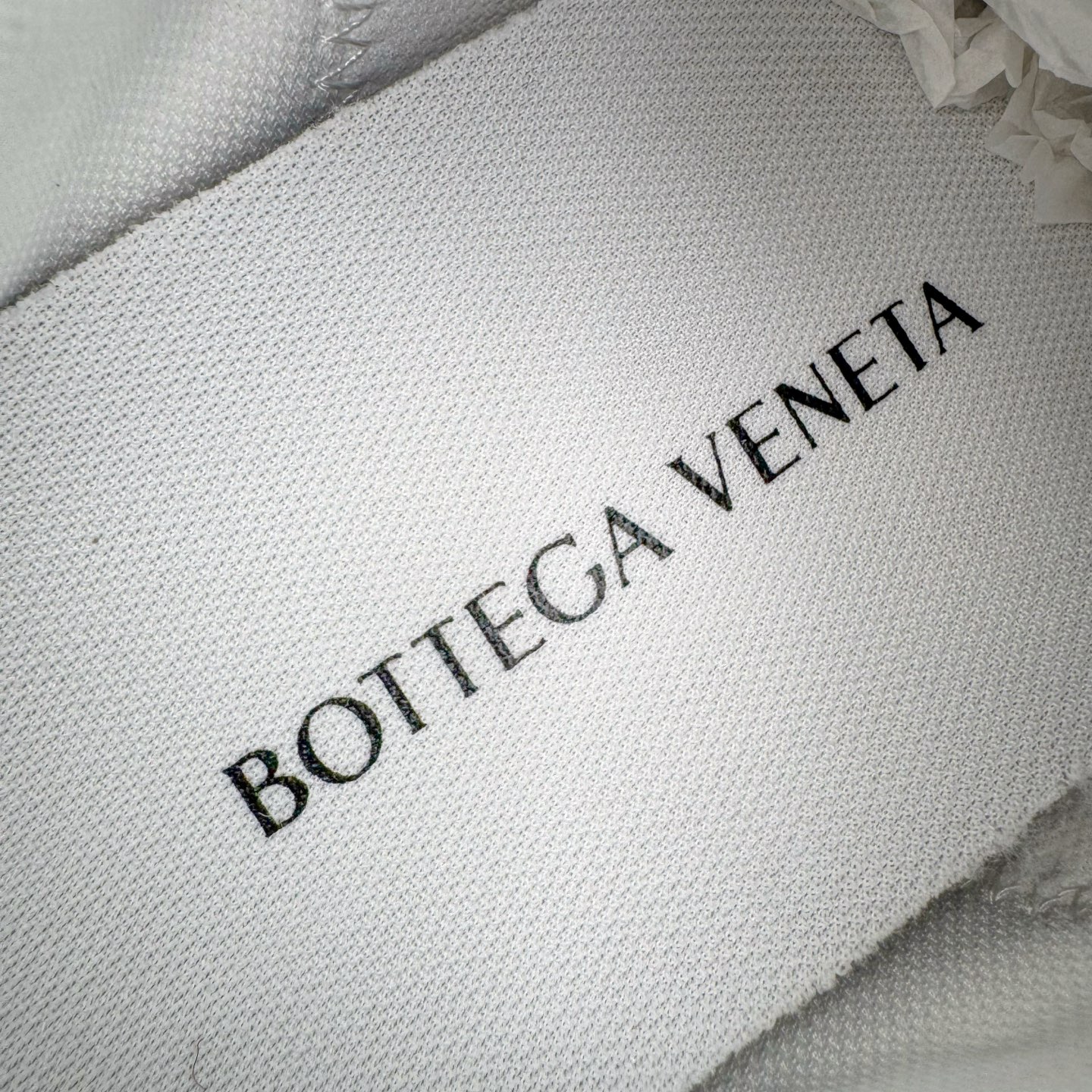 图片[11]-＃纯原 BOTTEGA VENETA Orbit Runner BV葆蝶家时尚休闲王一博同款老爹鞋运动鞋 原版开发 一比一打造 相似度百分之99以上 市场一梯队级别品质 区别市场任何标文顶级品质版本 采用轻质科技网布面料 搭配几何图案设计橡胶外底 王炸系列 高版本 认准套包工艺 实际增高很多哦 还是一样显腿细非常nice 耐玩耐造 对标对版 套包鞋工艺 认准高版本 大底选用拼色TPU大底 配置原版包装 尺码：35 36 37 38 39 40 41 42 43 44 45-选品中心