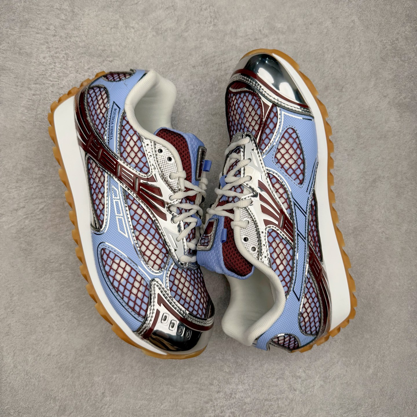 图片[3]-＃纯原 BOTTEGA VENETA Orbit Runner BV葆蝶家时尚休闲王一博同款老爹鞋运动鞋 原版开发 一比一打造 相似度百分之99以上 市场一梯队级别品质 区别市场任何标文顶级品质版本 采用轻质科技网布面料 搭配几何图案设计橡胶外底 王炸系列 高版本 认准套包工艺 实际增高很多哦 还是一样显腿细非常nice 耐玩耐造 对标对版 套包鞋工艺 认准高版本 大底选用拼色TPU大底 配置原版包装 尺码：35 36 37 38 39 40 41 42 43 44 45-选品中心