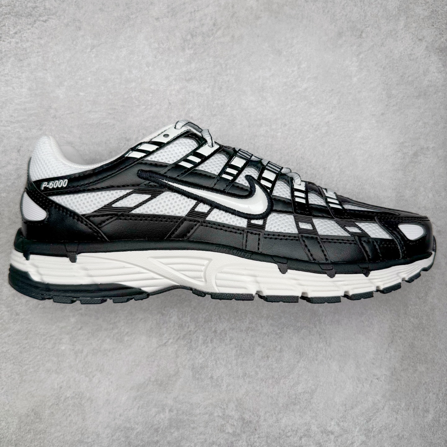 ＃CS纯原 NK P-6000 系列低帮复古老爹风休闲运动舒适慢跑鞋 BV1021-011 购入原鞋原装纸板楦头开发 独家私模四层组合大底 市场唯一正确版本 良心定价 新配色陆续出货 进口三文治网面 融合 Pegasus 过往运动鞋设计 助力 21 世纪早期跑步运动跃升时尚新高度 采用透气网眼布、运动风格线条和耐穿覆面 兼具吸睛外观和舒适感受 中底泡绵以田径赛道为灵感 打造厚实设计 缔造出众缓震性能 尺码：36 36.5 37.5 38 38.5 39 40 40.5 41 42 42.5 43 44 44.5 45-选品中心