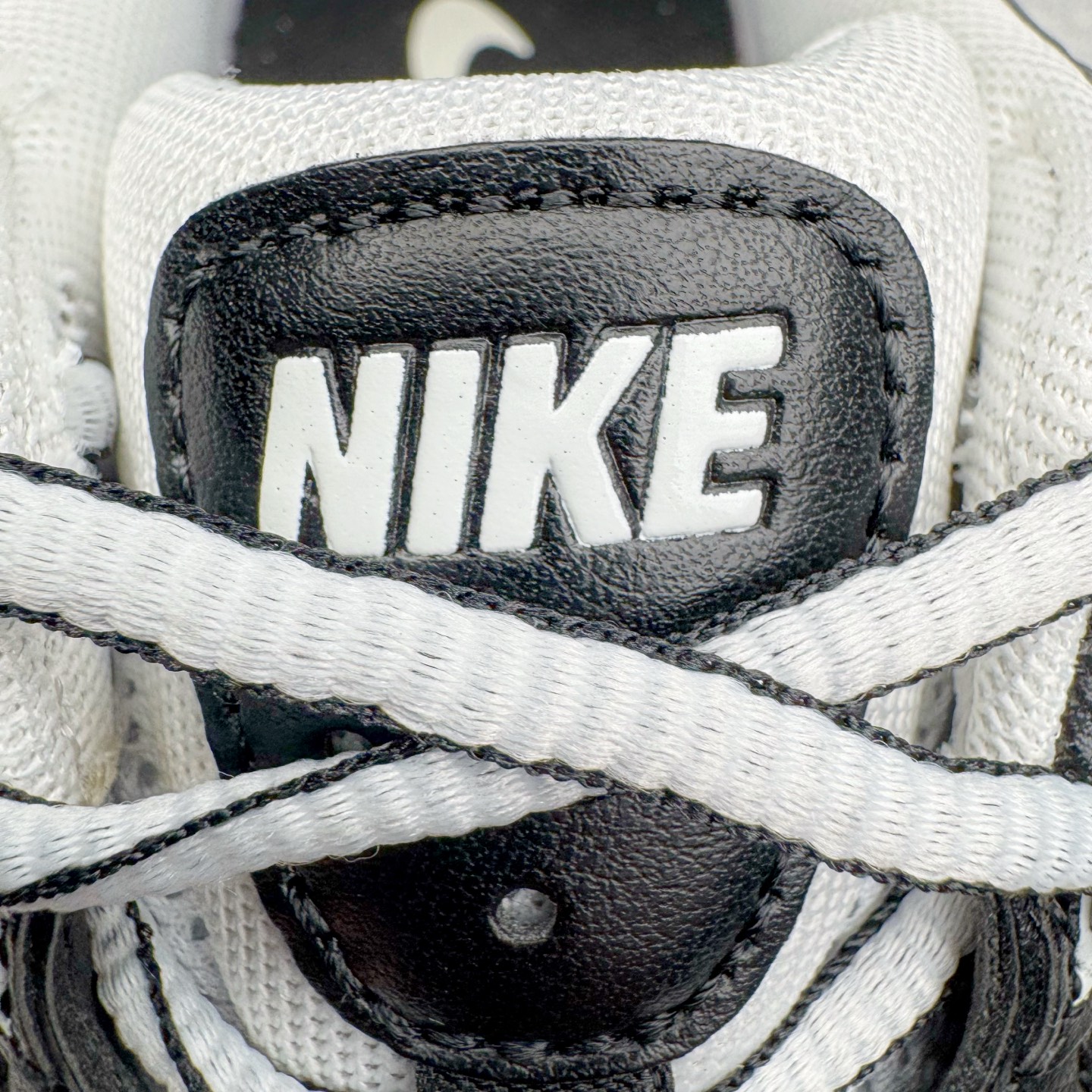 图片[14]-＃CS纯原 NK P-6000 系列低帮复古老爹风休闲运动舒适慢跑鞋 BV1021-011 购入原鞋原装纸板楦头开发 独家私模四层组合大底 市场唯一正确版本 良心定价 新配色陆续出货 进口三文治网面 融合 Pegasus 过往运动鞋设计 助力 21 世纪早期跑步运动跃升时尚新高度 采用透气网眼布、运动风格线条和耐穿覆面 兼具吸睛外观和舒适感受 中底泡绵以田径赛道为灵感 打造厚实设计 缔造出众缓震性能 尺码：36 36.5 37.5 38 38.5 39 40 40.5 41 42 42.5 43 44 44.5 45-选品中心