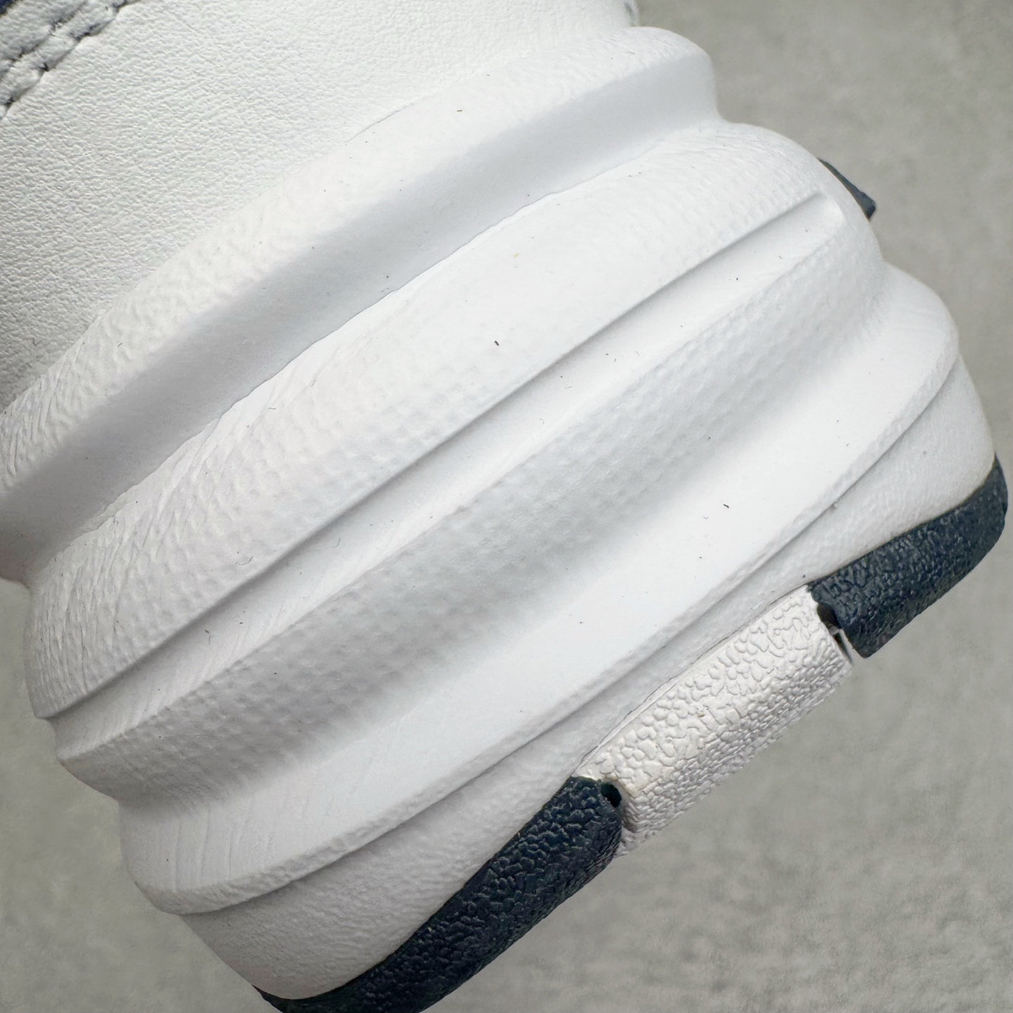 图片[19]-＃奥莱订单福利 NK Air Monarch IV M2K Tekno 复古运动老爹鞋 白蓝 货号：415445-102 独家渠道 市面未流通批次 奥莱直播间499 599一样的东西 碾压市面现存所有版本 公司一样的东西 超值回馈 帮你省钱 复古潮流优质皮革打造鞋面 夸张流线极符 风靡老爹元素 外形延续当下潮流得未来感老爹鞋 设计干净配色风格也带有浓郁的复古感受 极为独特 尺码：36 36.5 37.5 38 38.5 39 40 40.5 41 42 42.5 43 44 44.5-选品中心